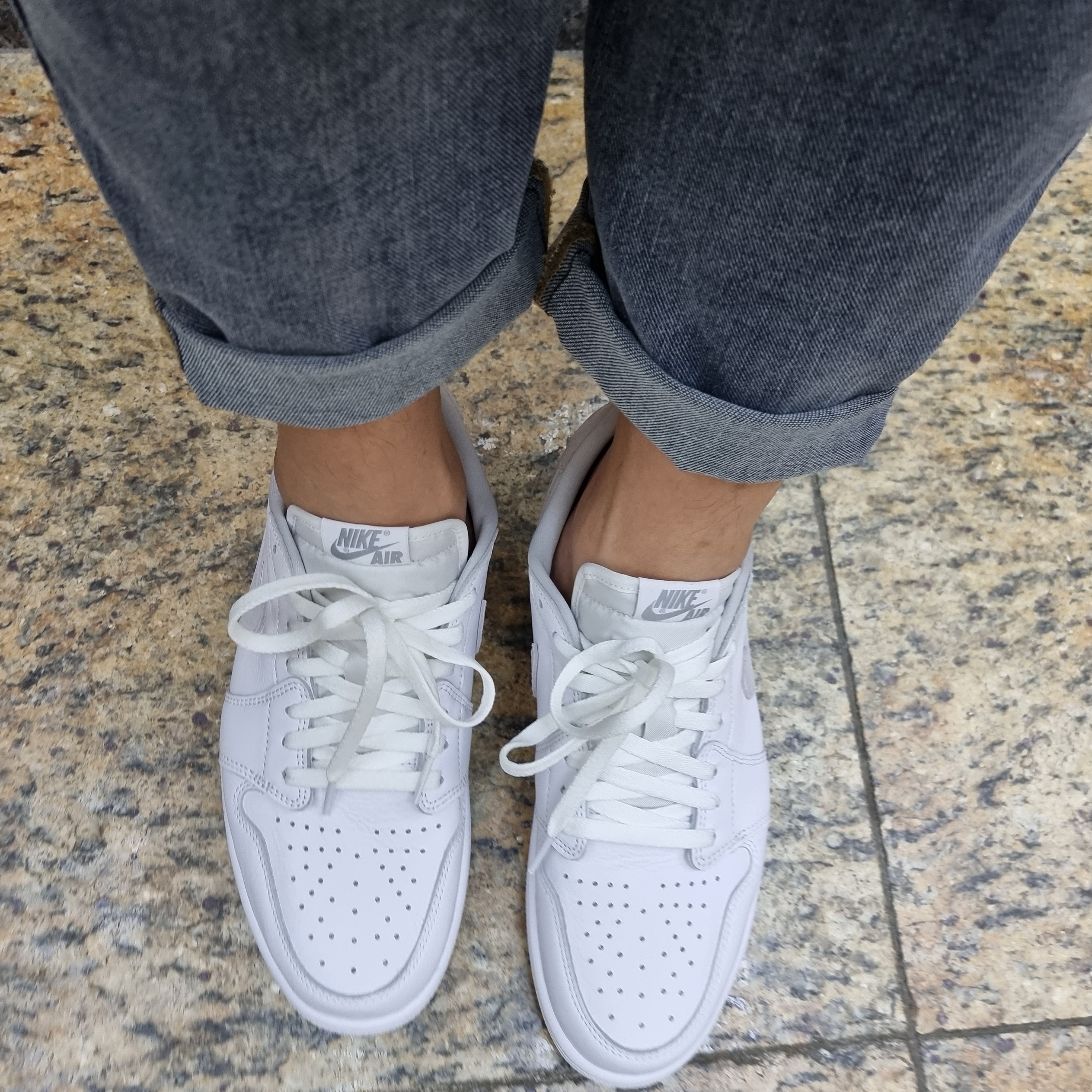 Jordan 1 Low OG Neutral Grey 착용 스타일 - 2