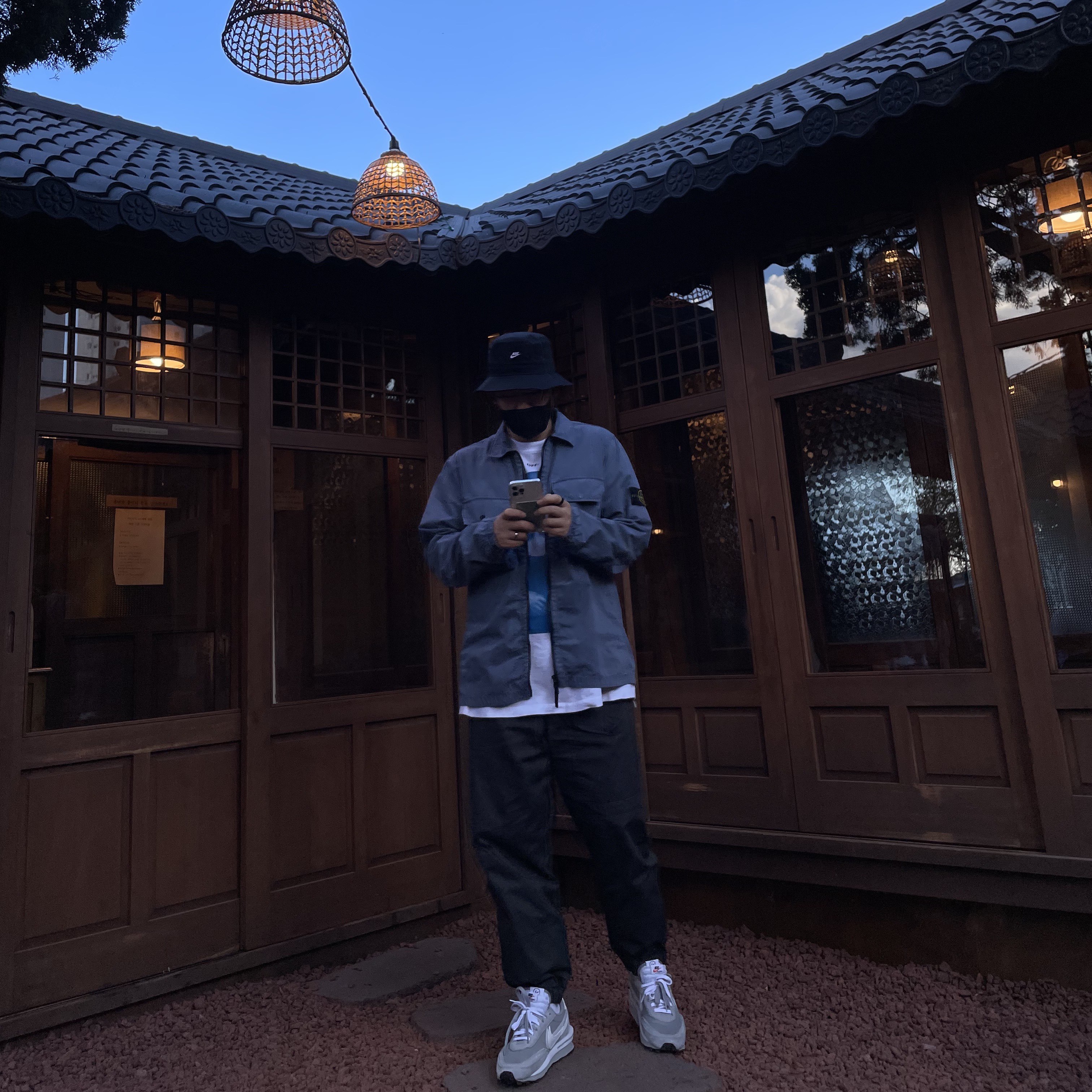 Stone Island 113WN T.CO+OLD Overshirt Pastel Blue - 21FW, Nike x Sacai x Fragment LDWaffle Light Smoke Grey 착용 스타일