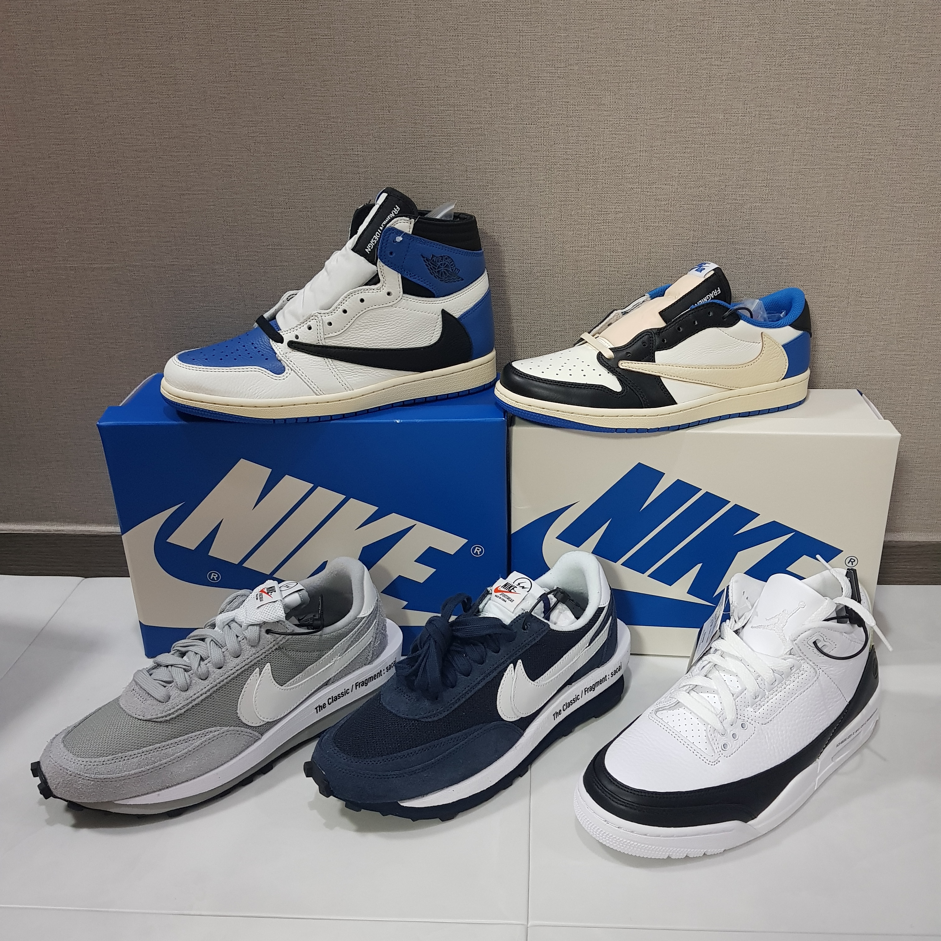 Jordan 3 x Fragment Retro SP White Black, Jordan 1 x Travis Scott x Fragment Retro High OG SP Military Blue 착용 스타일 - 2