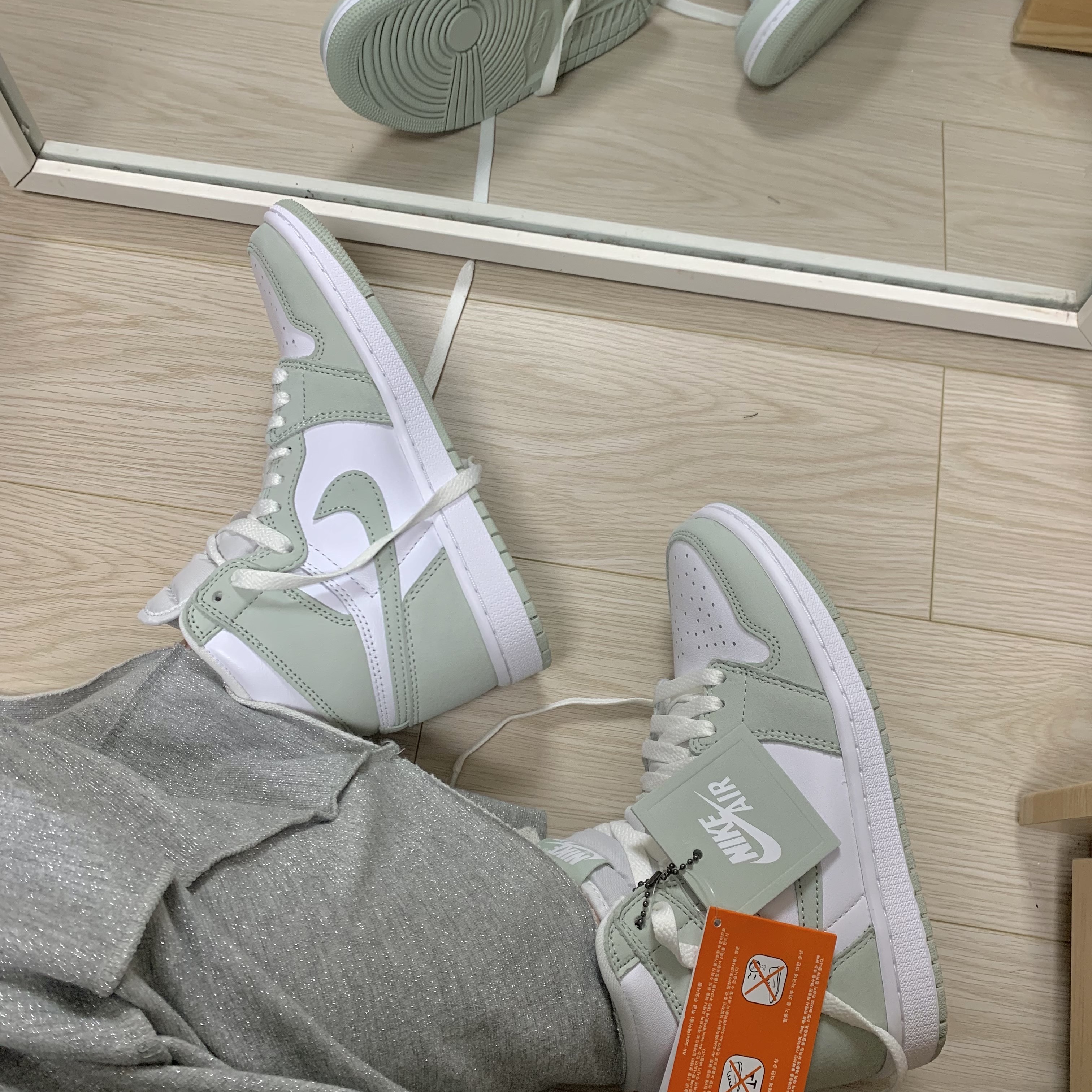 (W) Jordan 1 Retro High OG Seafoam 착용 스타일 - 1