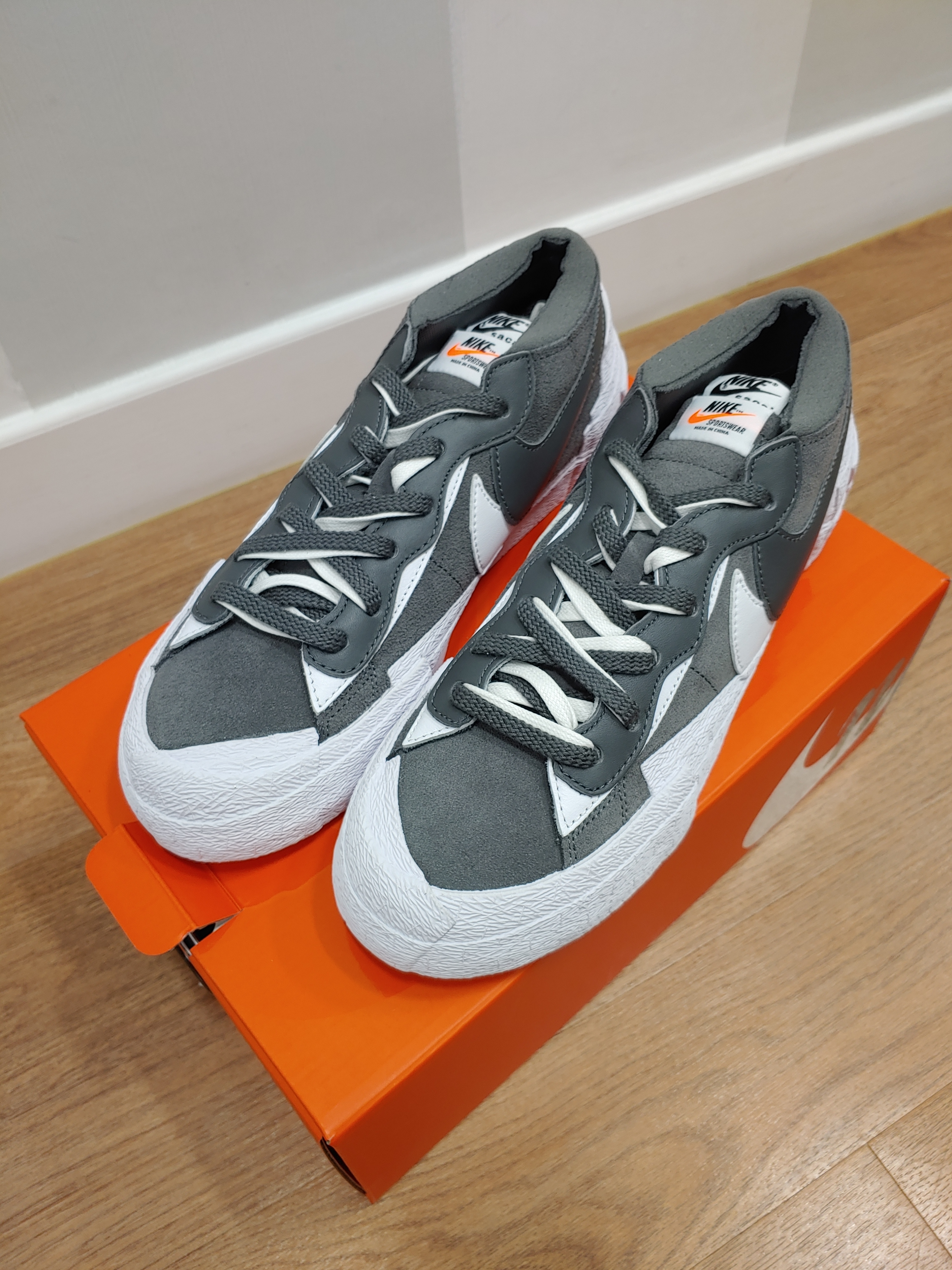 Nike x Sacai Blazer Low Iron Grey 착용 스타일 - 1