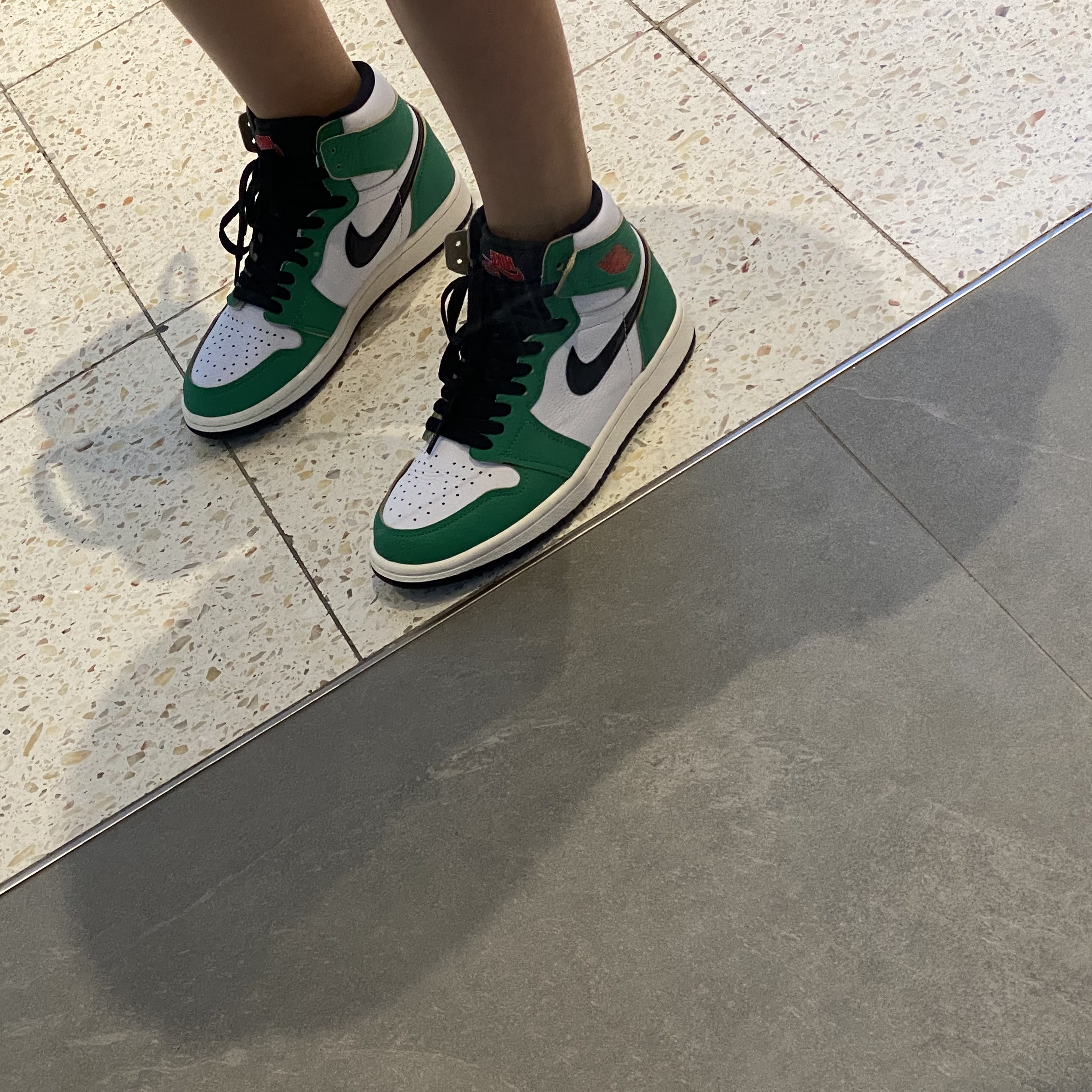 (W) Jordan 1 Retro High OG Lucky Green 착용 스타일 - 3