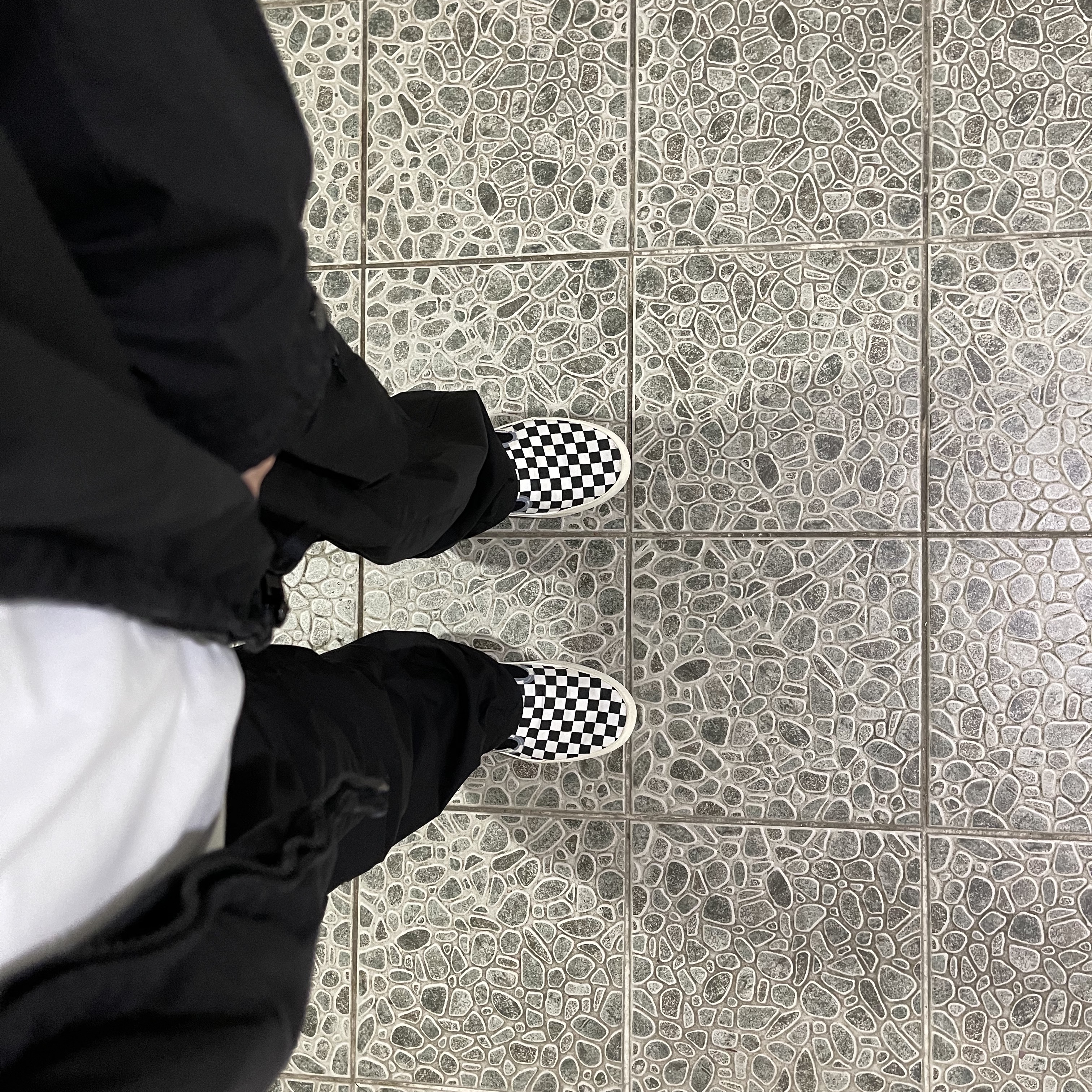 Stone Island 30203 Cargo Pants 5 Pockets Black - 21SS, Stone Island 119F4 Ghost Piece Stretch Cotton Reversible Overshirt Black - 21SS 착용 스타일