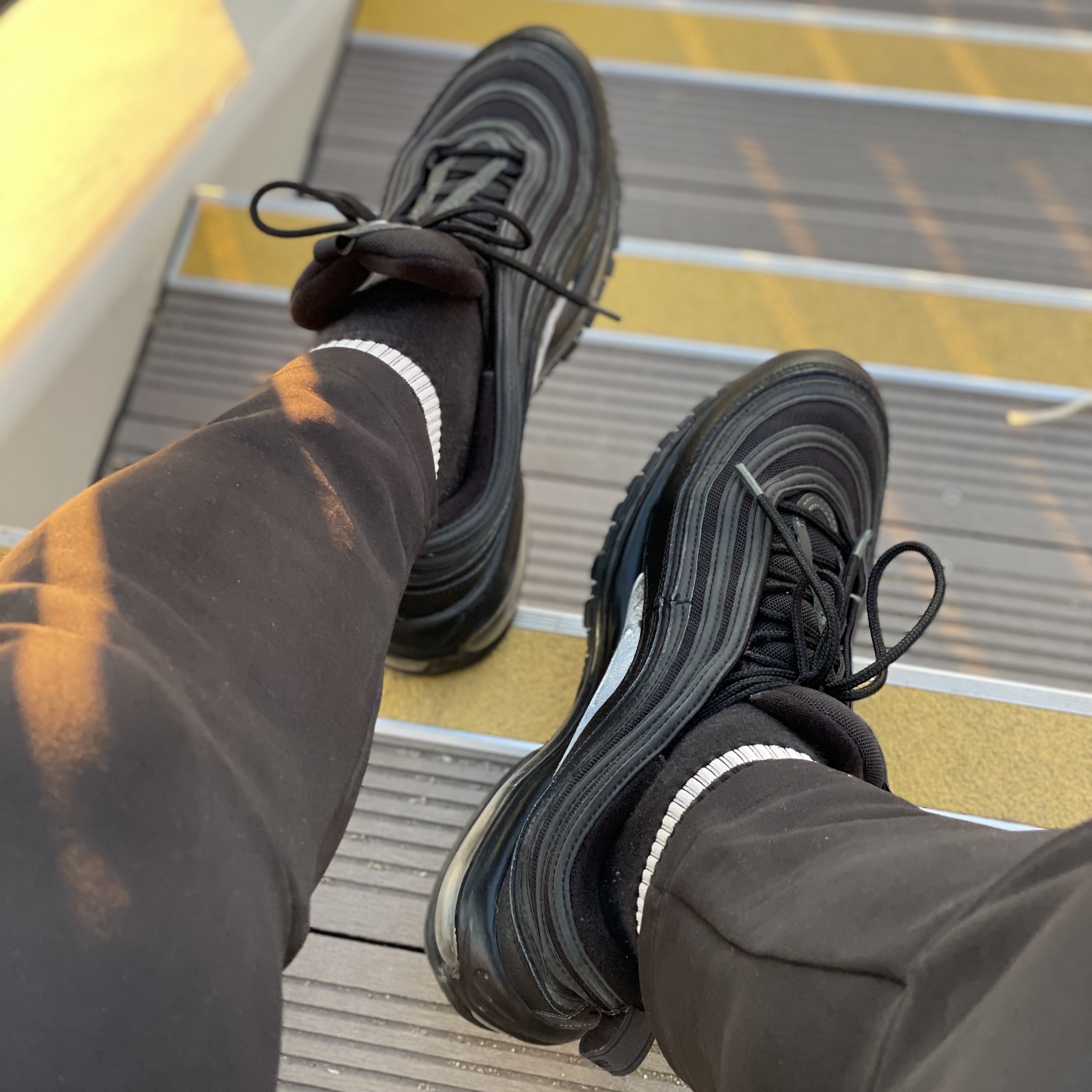 Nike Air Max 97 Triple Black 착용 스타일