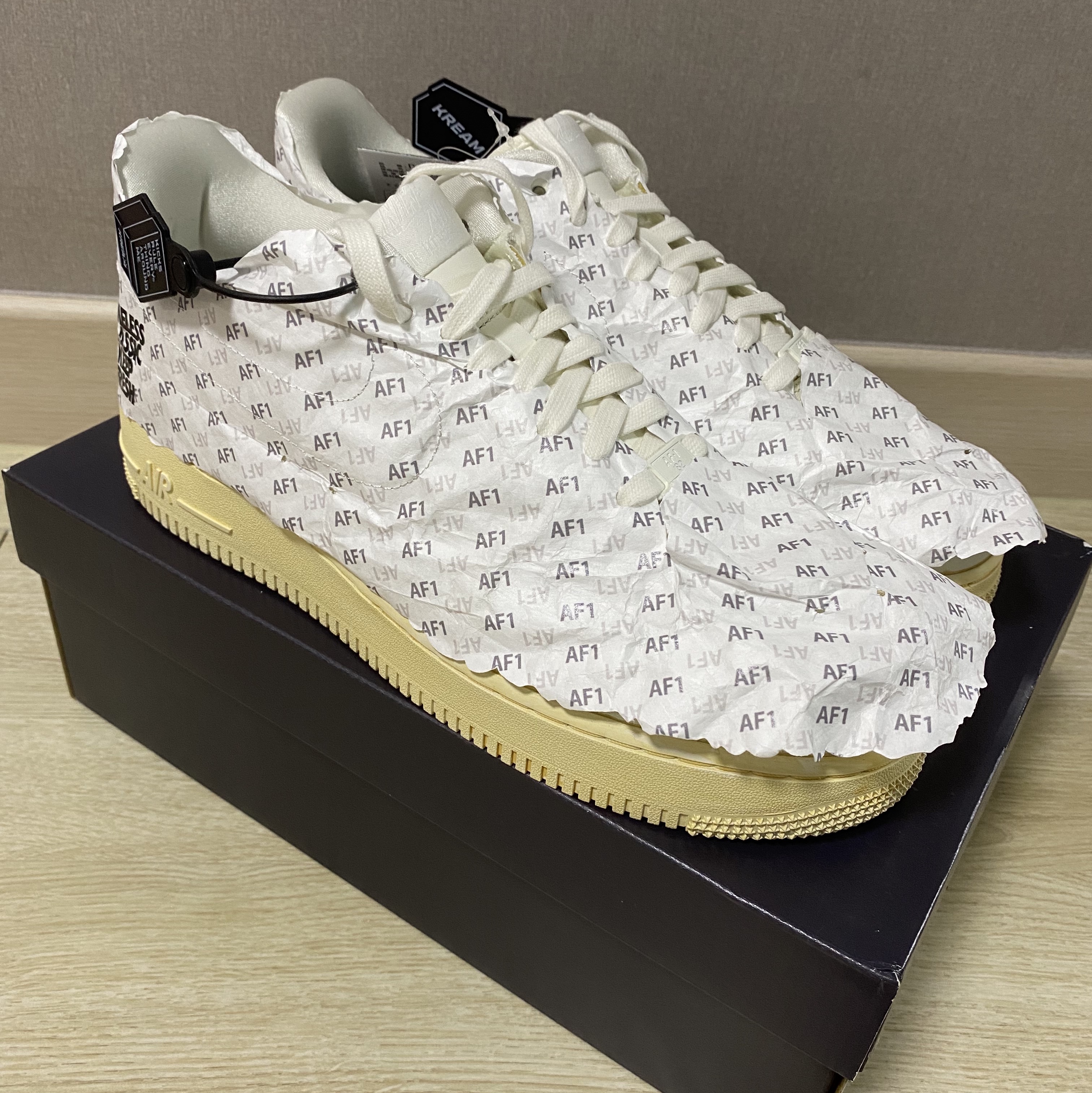 Nike Air Force 1 '07 LV8 Timeless Classic 착용 스타일 - 1