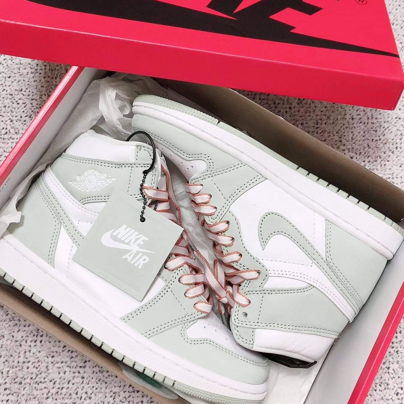 (W) Jordan 1 Retro High OG Seafoam 착용 스타일 - 1