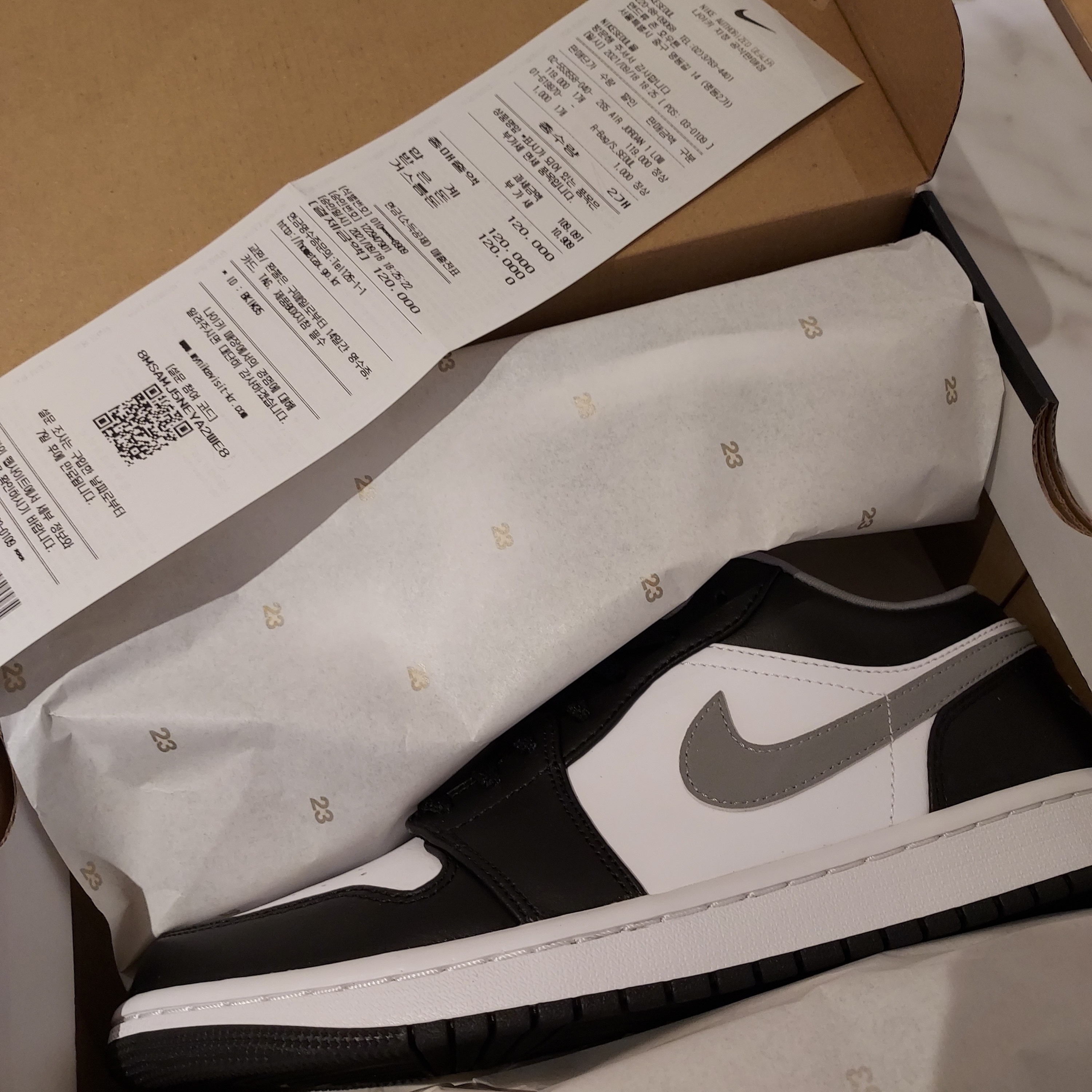 Jordan 1 Low Black Particle Grey 착용 스타일 - 1