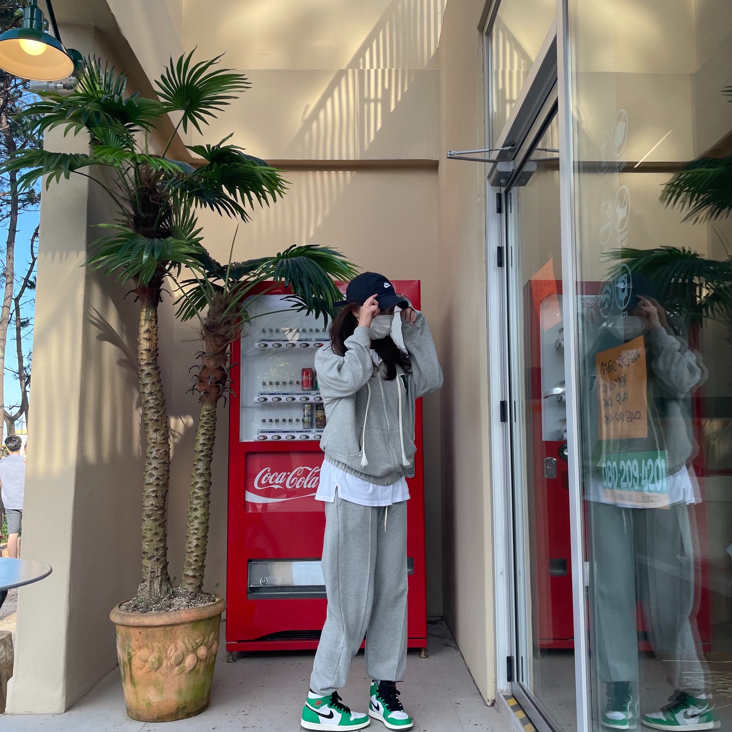 (W) Jordan 1 Retro High OG Lucky Green, Nike Heritage 86 Futura Washed Cap Black White 착용 스타일