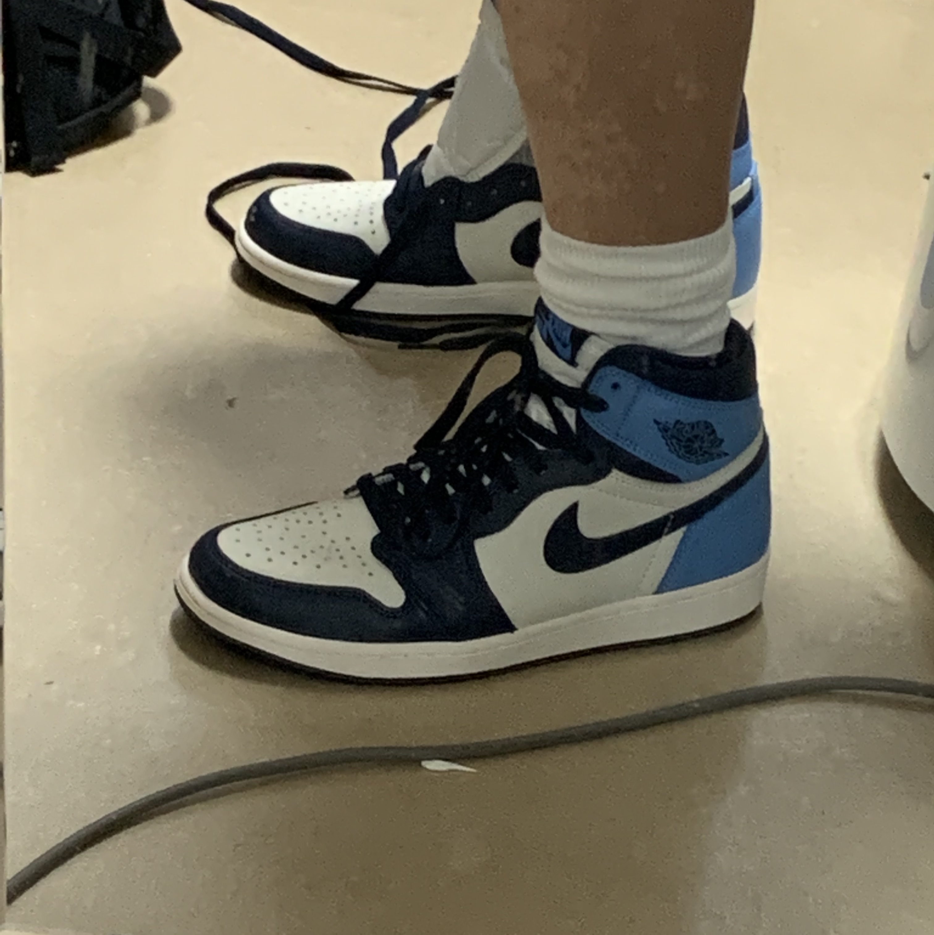 Jordan 1 Retro High Obsidian UNC 착용 스타일 - 1