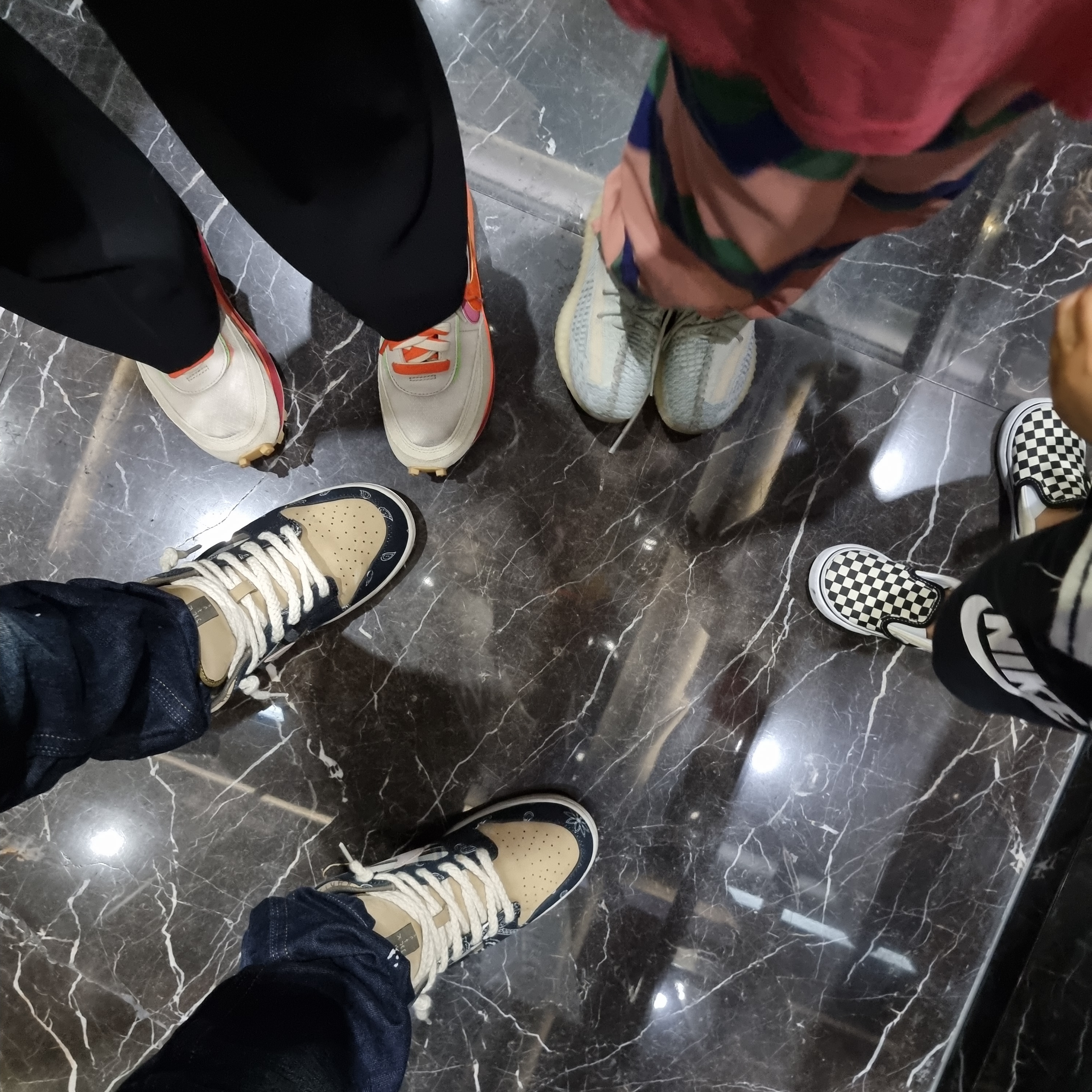 Nike x Travis Scott SB Dunk Low, Nike x Sacai x Clot LDWaffle Orange Blaze 착용 스타일