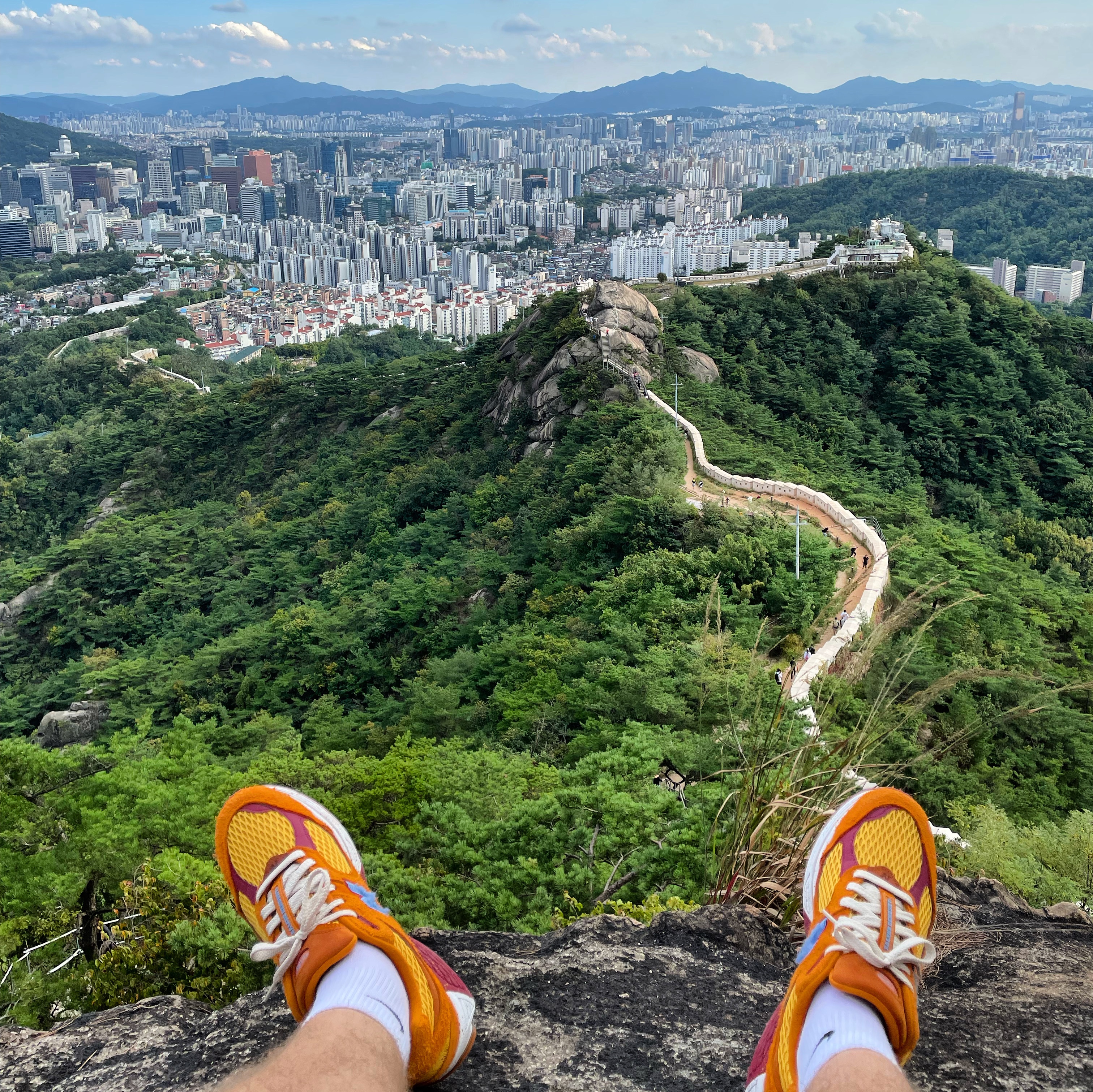New Balance x Salehe Bembury 2002R Peace Be the Journey 착용 스타일