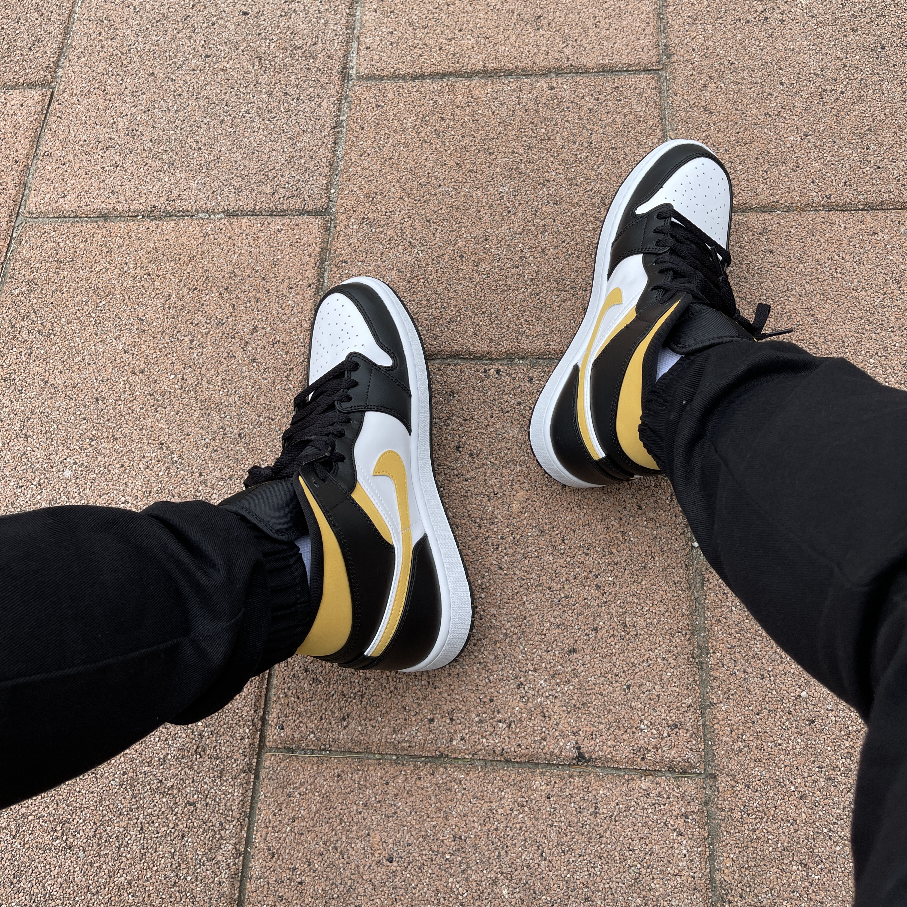 Jordan 1 Mid Pollen 착용 스타일 - 2