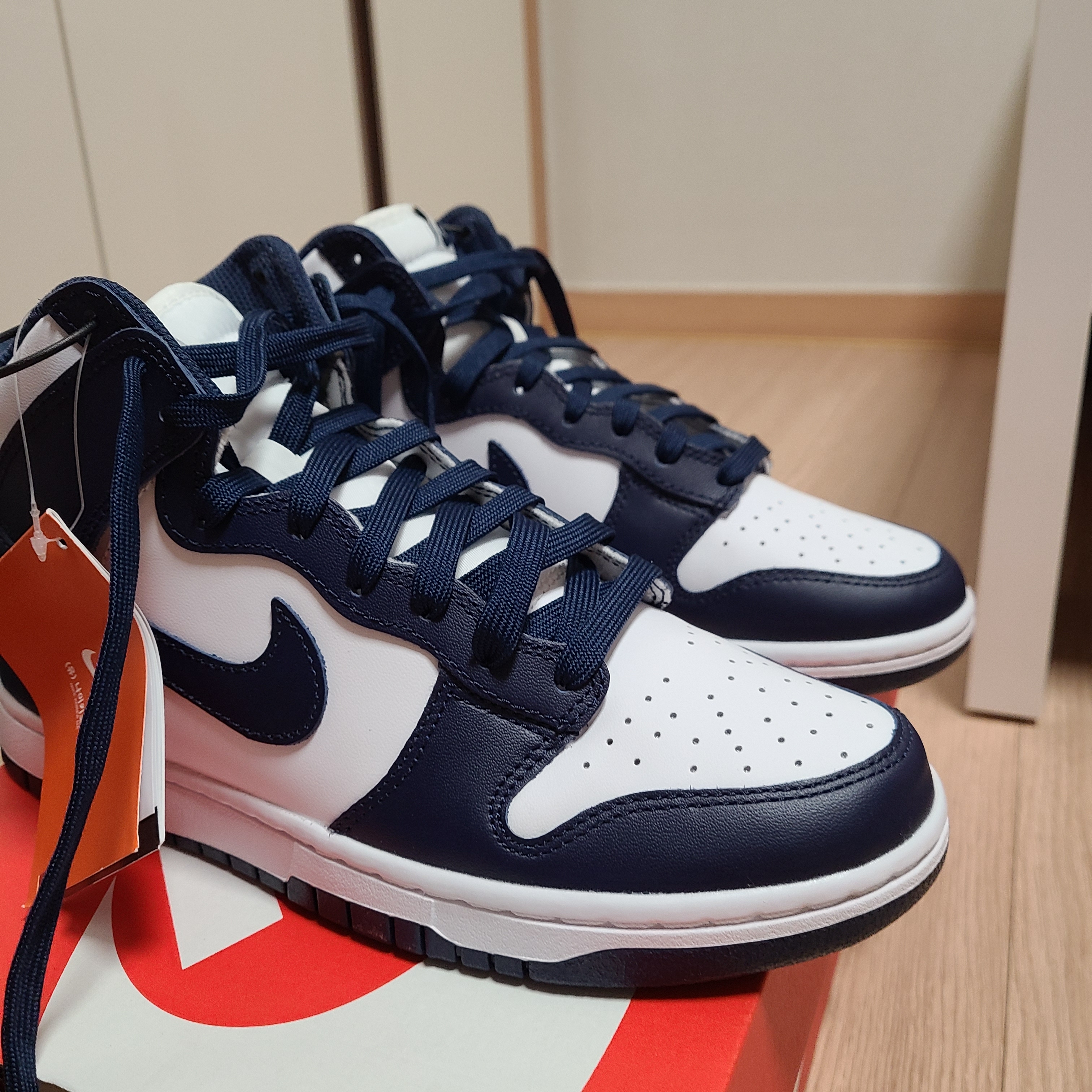 Nike Dunk High Retro Championship Navy 착용 스타일 - 2