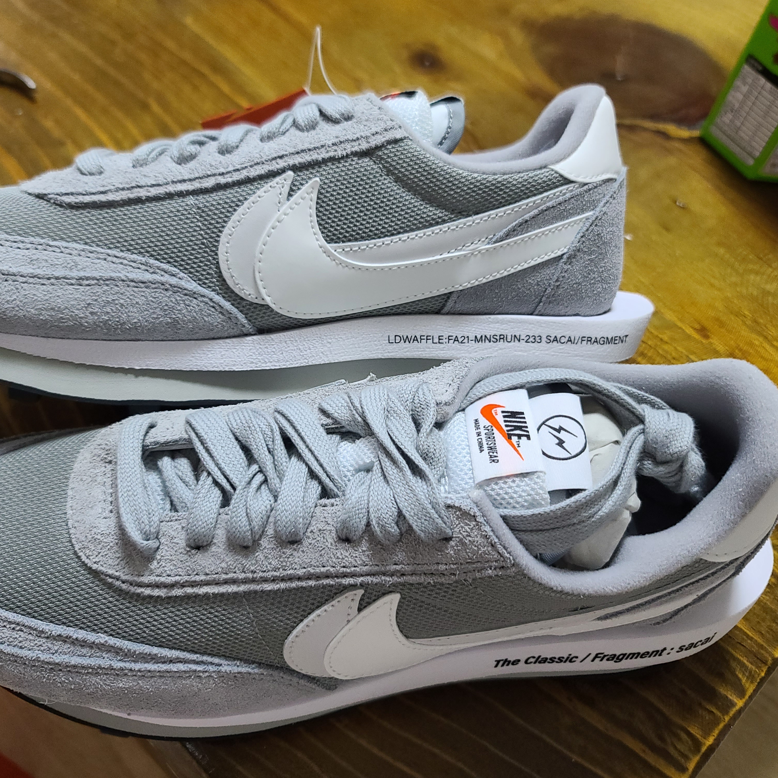 Nike x Sacai x Fragment LDWaffle Light Smoke Grey 착용 스타일 - 2