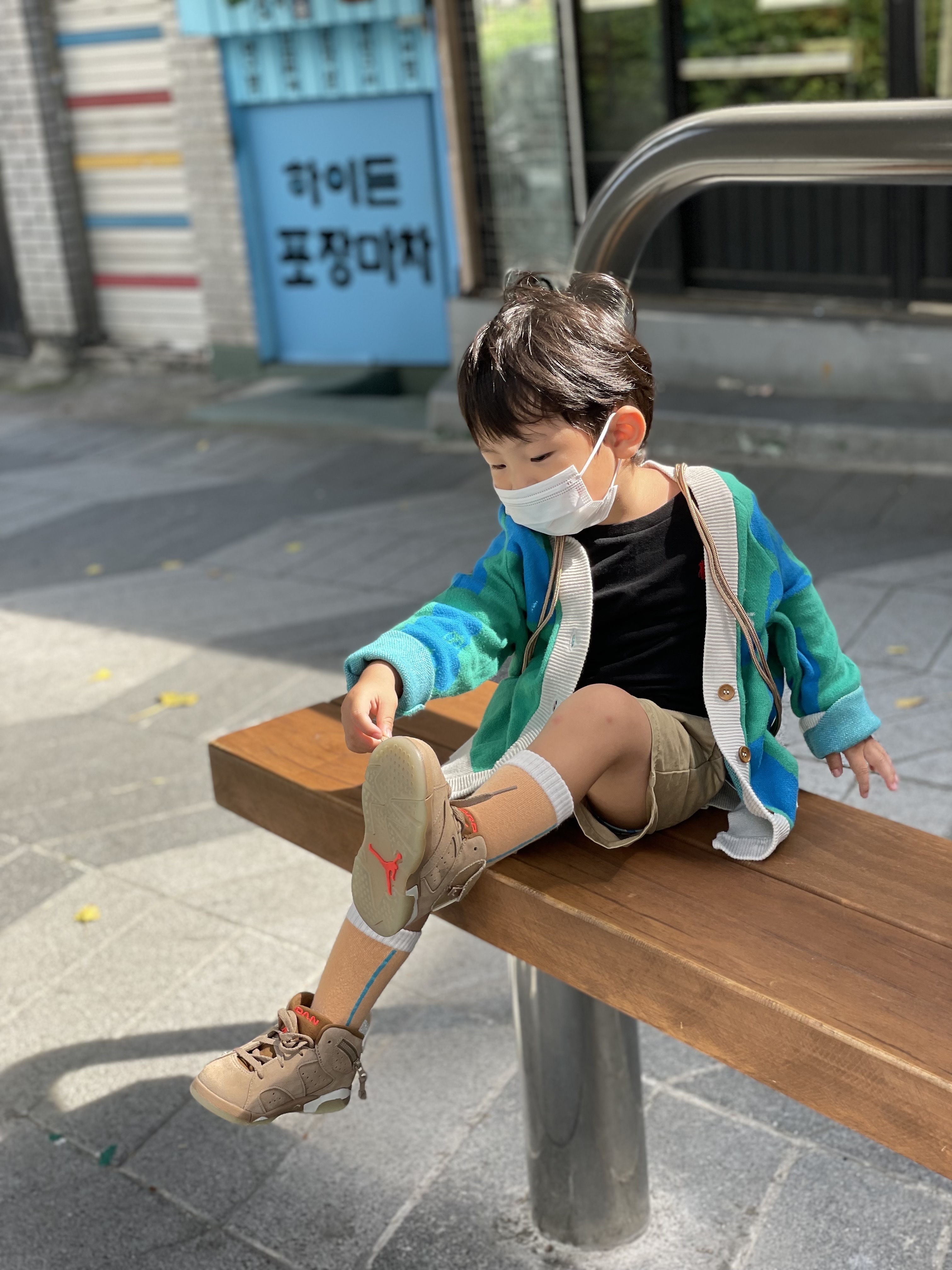 (TD) Jordan 6 x Travis Scott Retro SP British Khaki, Jordan 6 x Travis Scott Retro Olive 착용 스타일 - 3