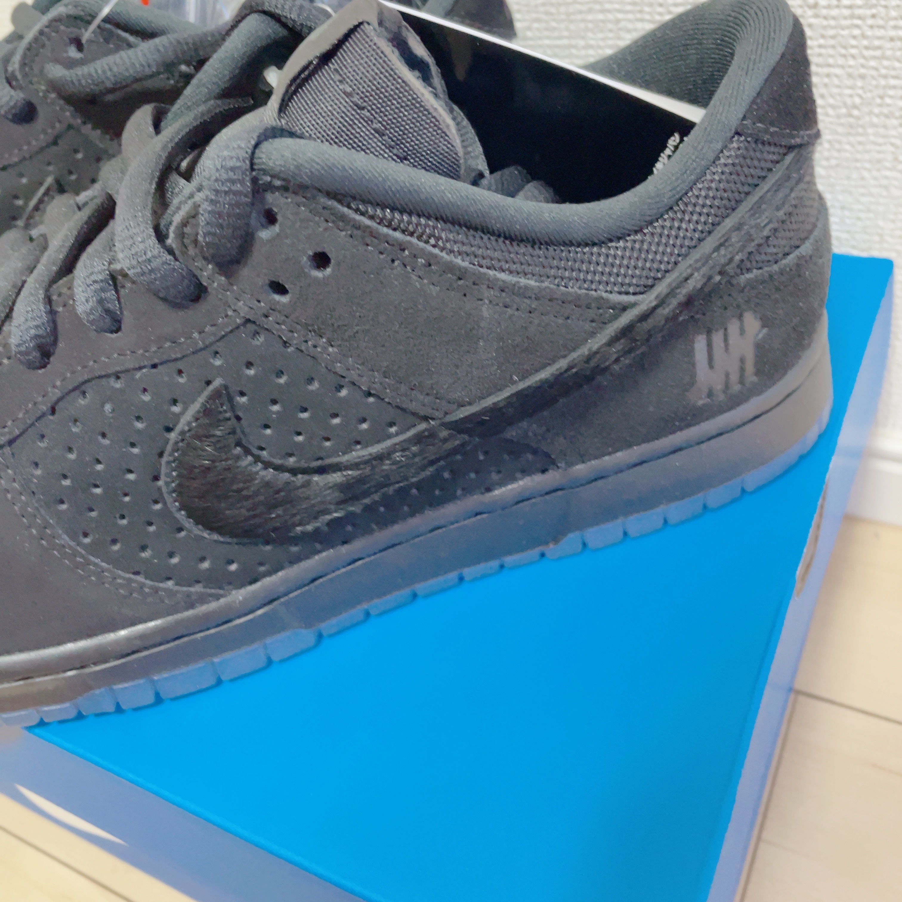Nike x Undefeated Dunk Low SP 5 On It Black 착용 스타일 - 2