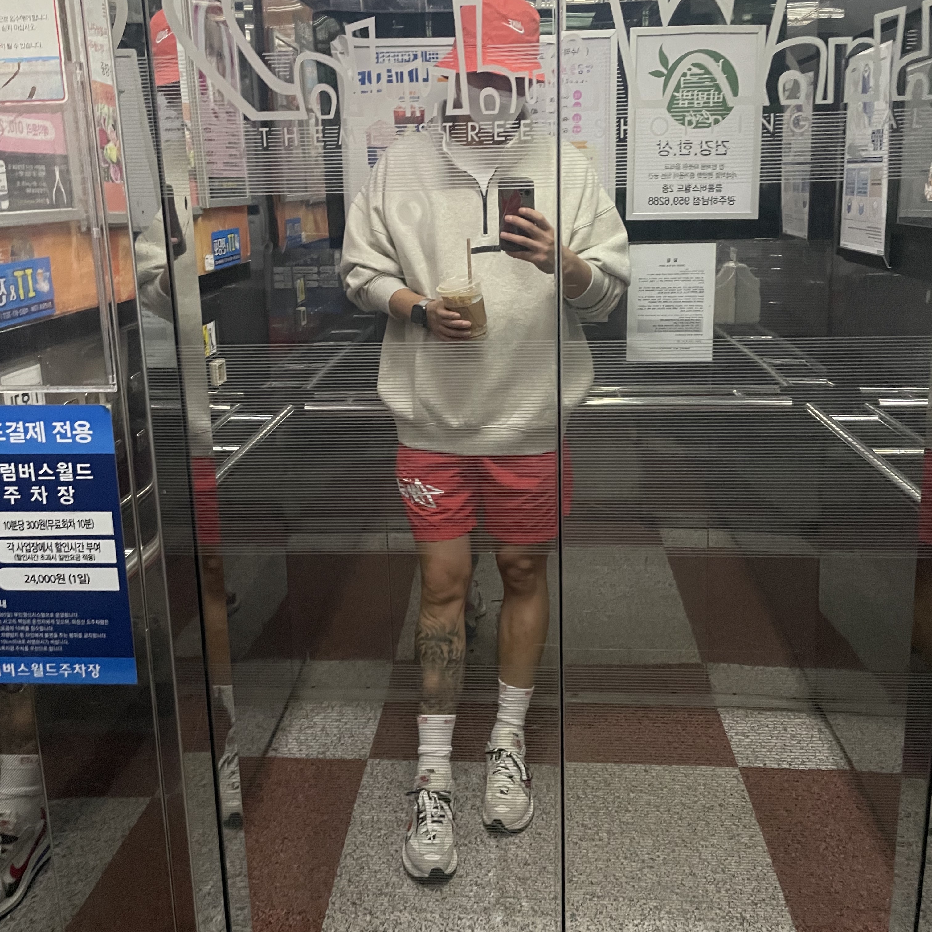 Nike x Sacai VaporWaffle Royal Fuchsia, Nike x Stussy Water Shorts Habanero Red 착용 스타일