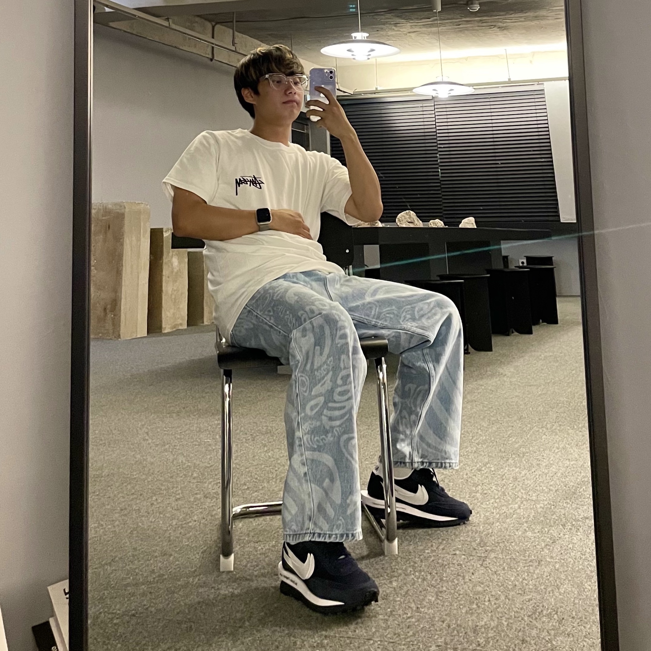 Stussy Big Link T-Shirt White, Nike x Sacai x Fragment LDWaffle Blackened Blue 착용 스타일