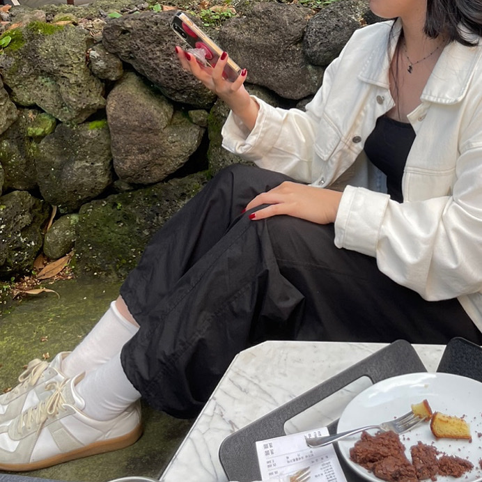 (W) Maison Margiela Calfskin Replica Sneakers White 착용 스타일