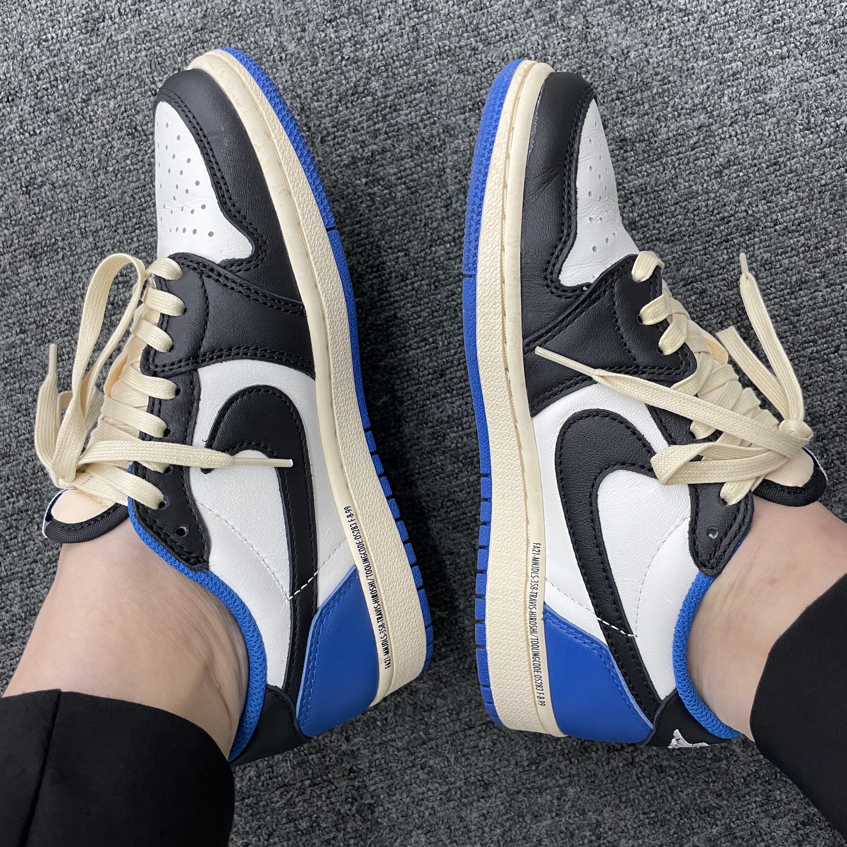 Jordan 1 x Travis Scott x Fragment Retro Low OG SP Military Blue 착용 스타일 - 2