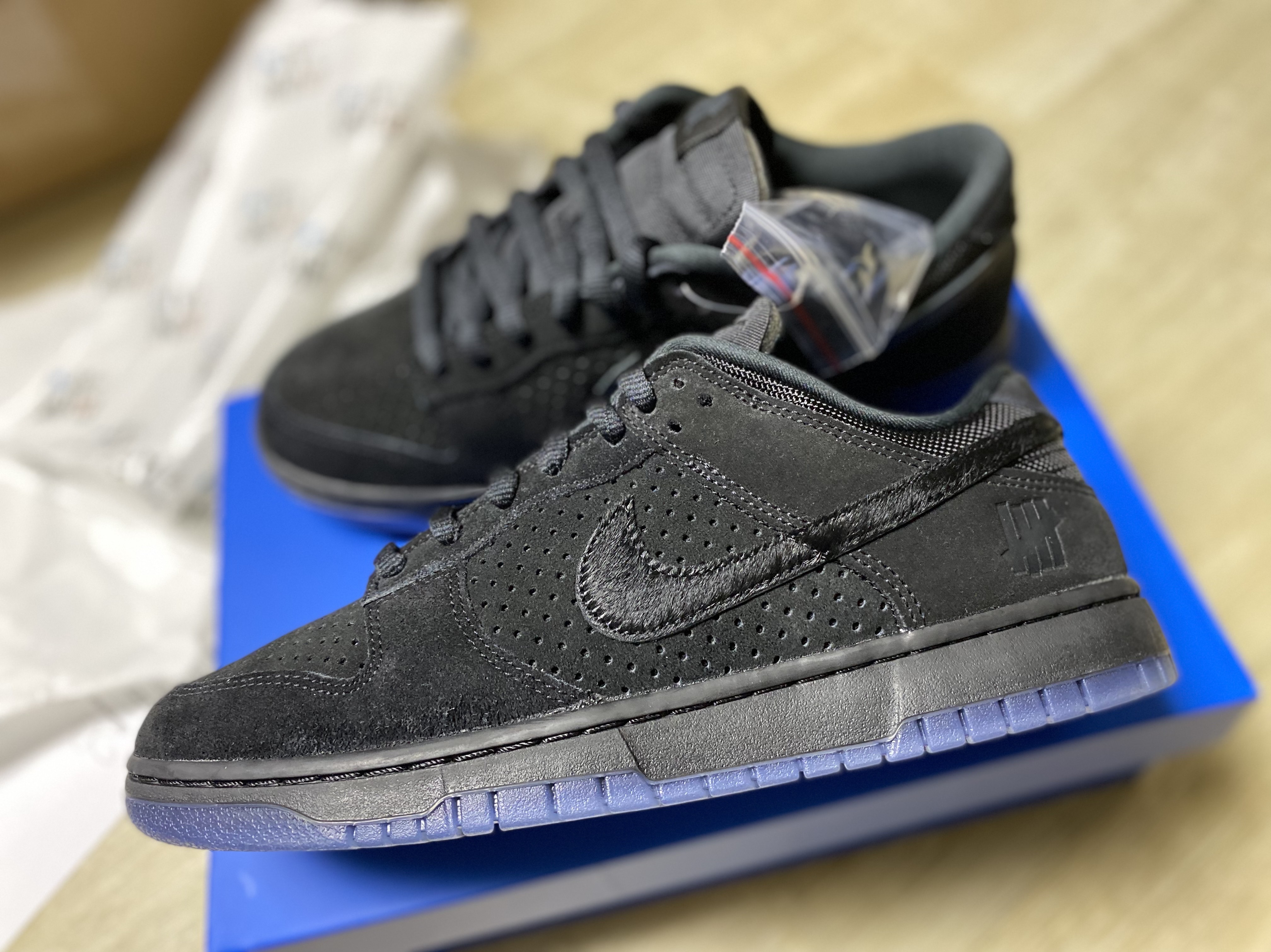 Nike x Undefeated Dunk Low SP 5 On It Black 착용 스타일
