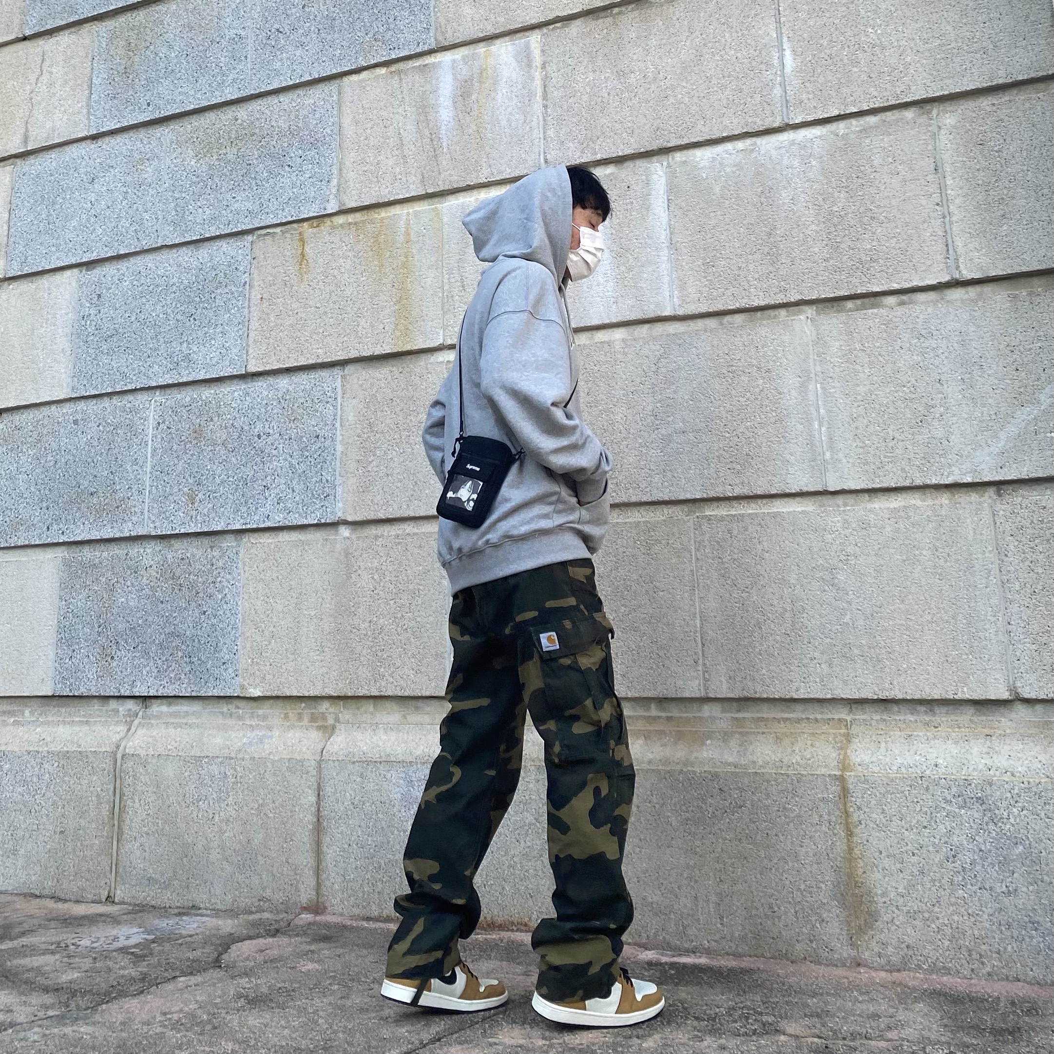 Jordan 1 Retro High Rookie of the Year, Supreme Utility Pouch Black - 19SS 착용 스타일