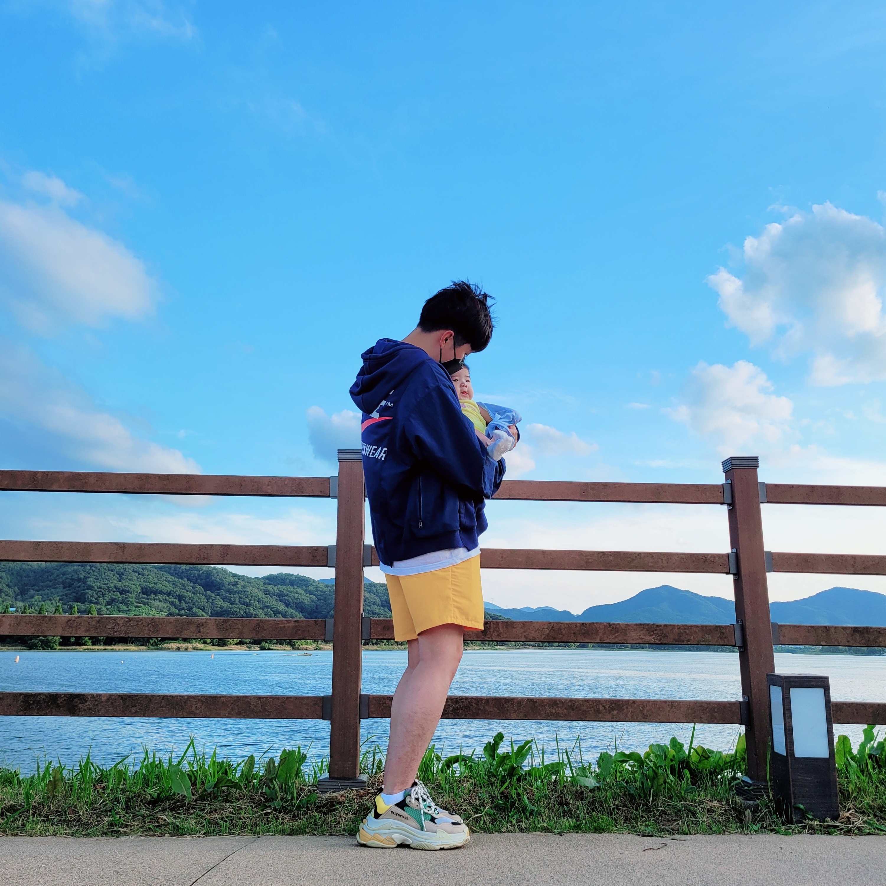 Nike NSW Hoodie BRS Midnight Navy, Balenciaga Triple S Yellow Green 착용 스타일