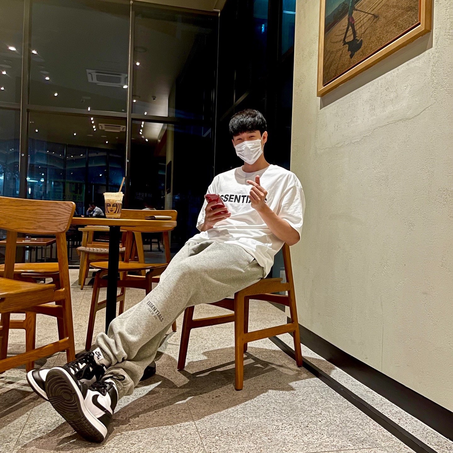Essentials Sweatpants Heather Oatmeal - 21SS, Essentials 3D Silicon Applique Boxy T-Shirt White - 20SS 착용 스타일