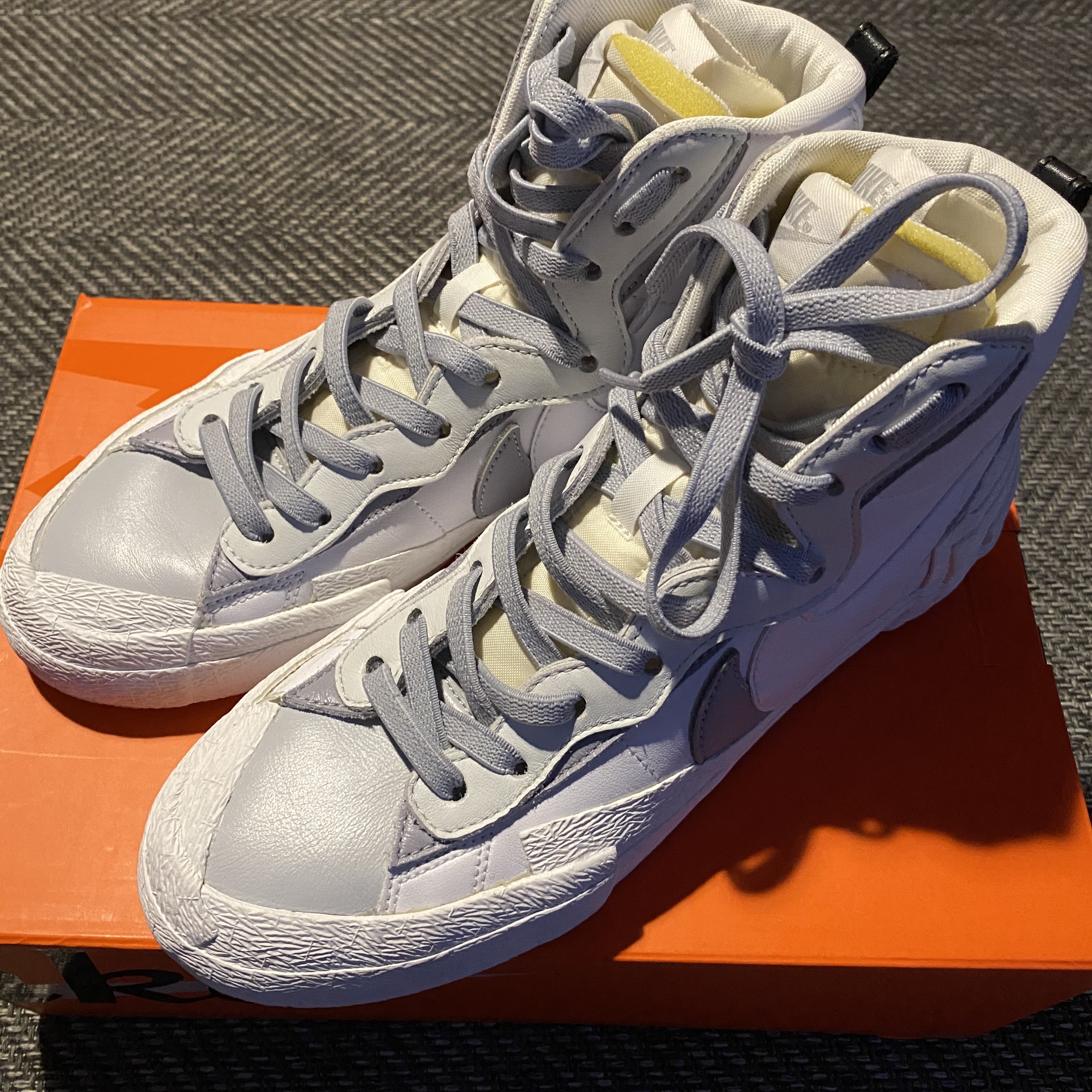 Nike x Sacai Blazer Mid White Grey 착용 스타일 - 2