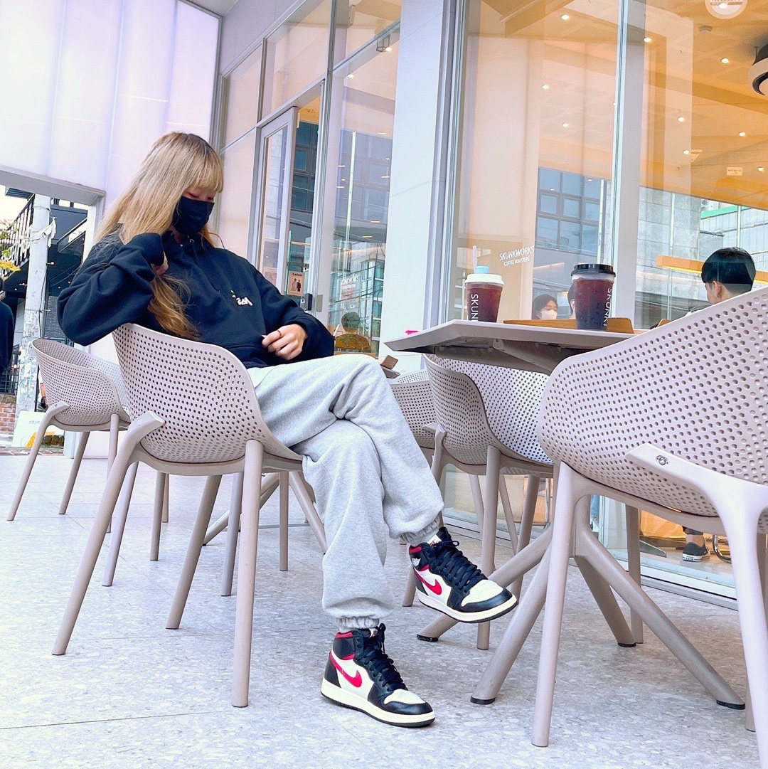 Jordan 1 Retro High OG Gym Red, Stussy Basic Stussy Hoodie Black 2021 착용 스타일 - 2