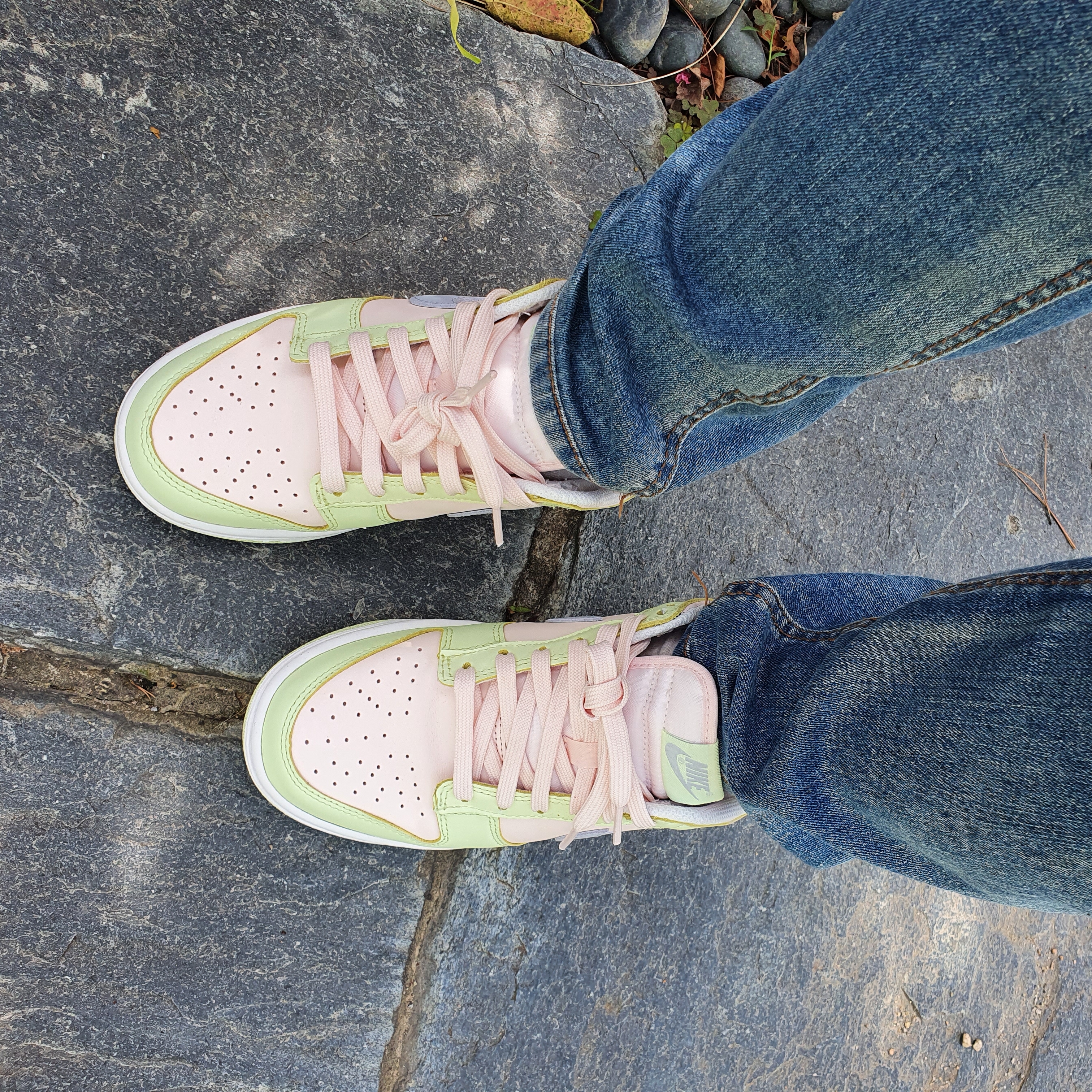 (W) Nike Dunk Low Light Soft Pink 착용 스타일 - 2