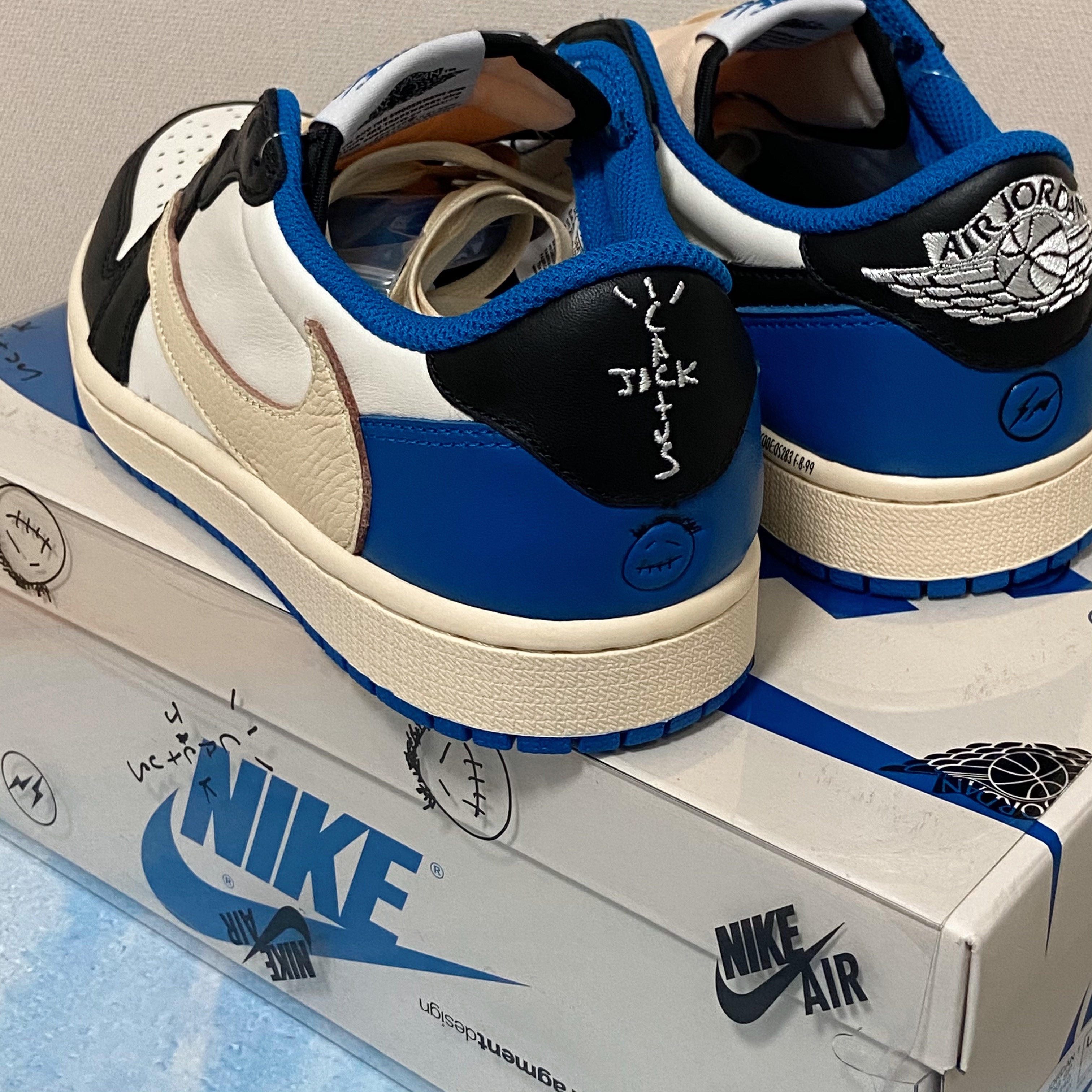 Jordan 1 x Travis Scott x Fragment Retro Low OG SP Military Blue 착용 스타일
