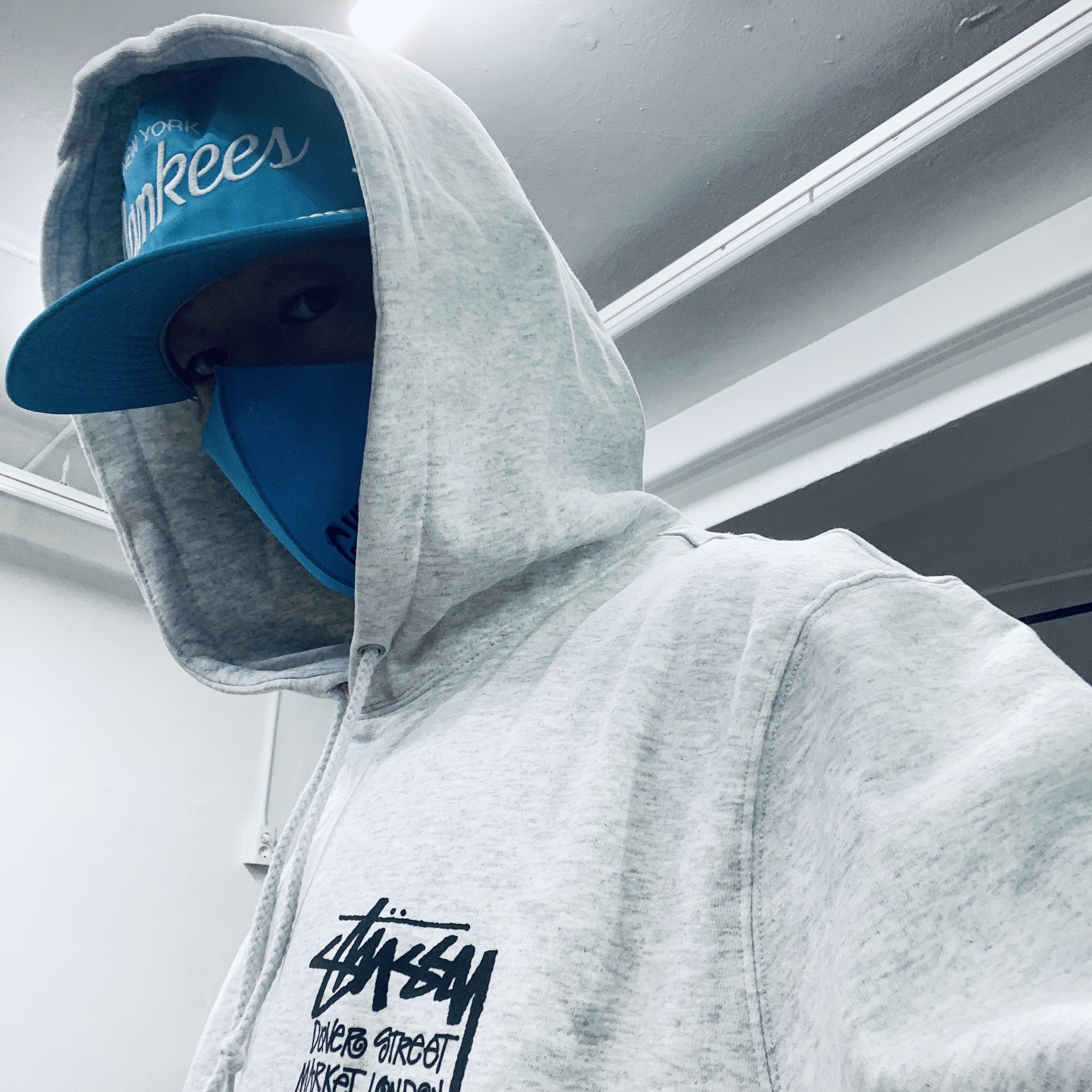 Stussy Stock DSM London Hoodie Ash Heather 2021, Jordan 1 Low Dark Powder Blue 착용 스타일 - 3