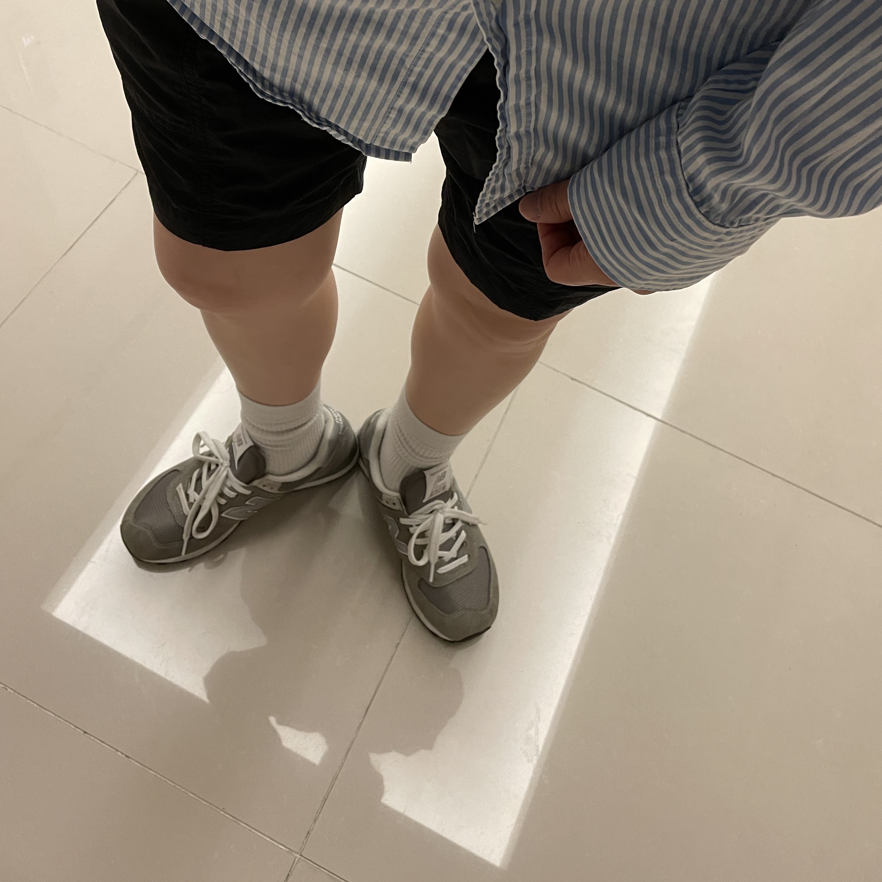 (W) New Balance 574 Grey - B Standard 착용 스타일