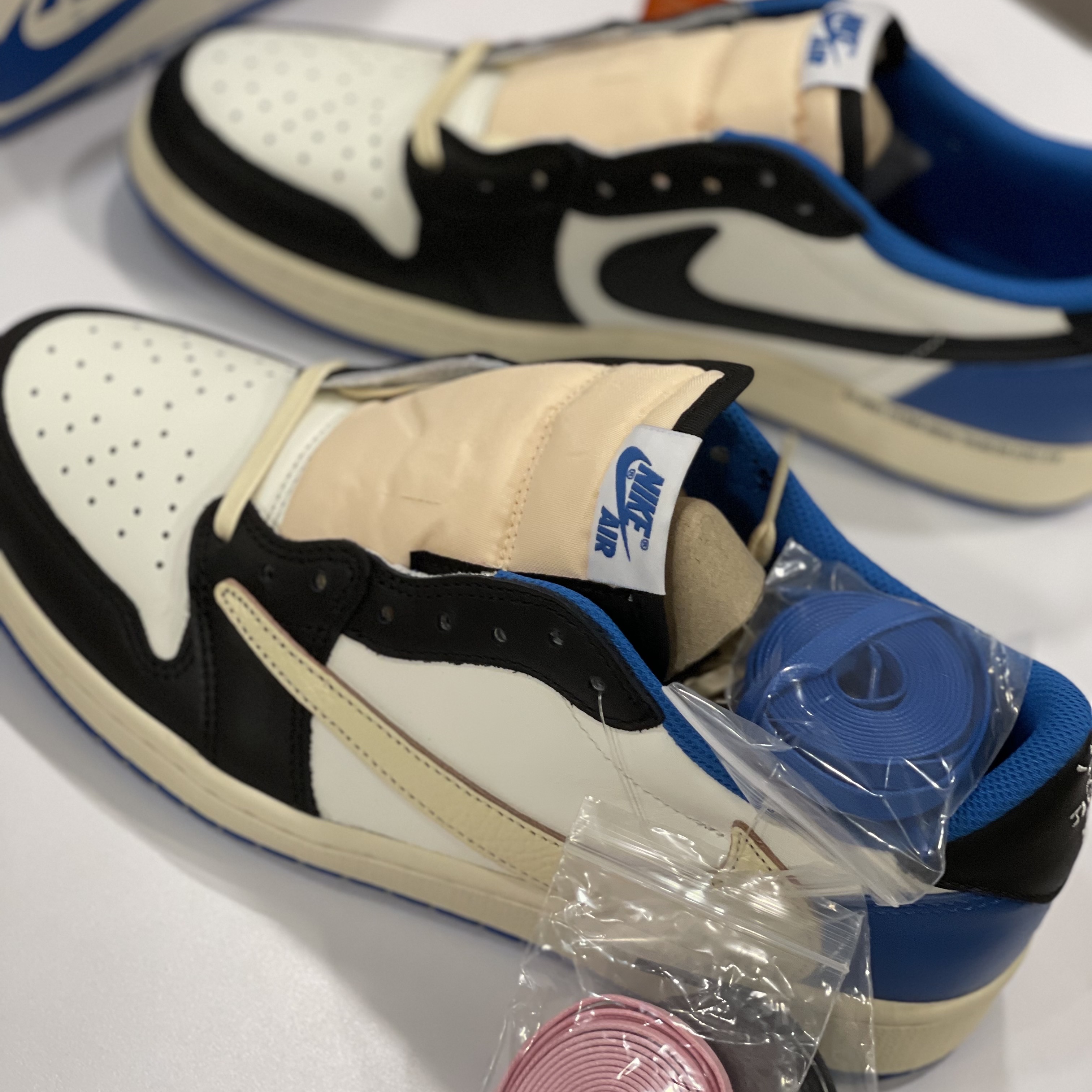 Jordan 1 x Travis Scott x Fragment Retro Low OG SP Military Blue 착용 스타일