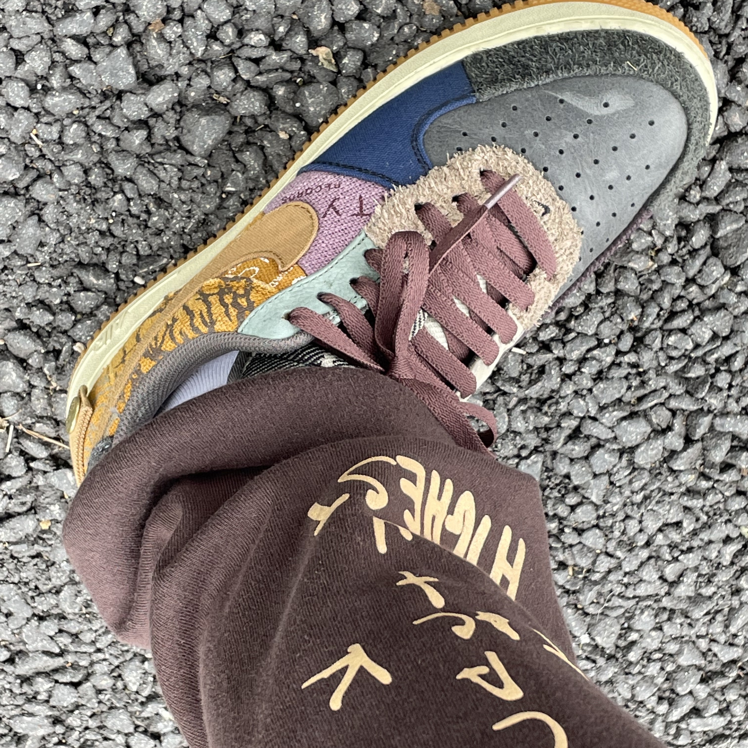Nike x Travis Scott Air Force 1 Low Cactus Jack 착용 스타일