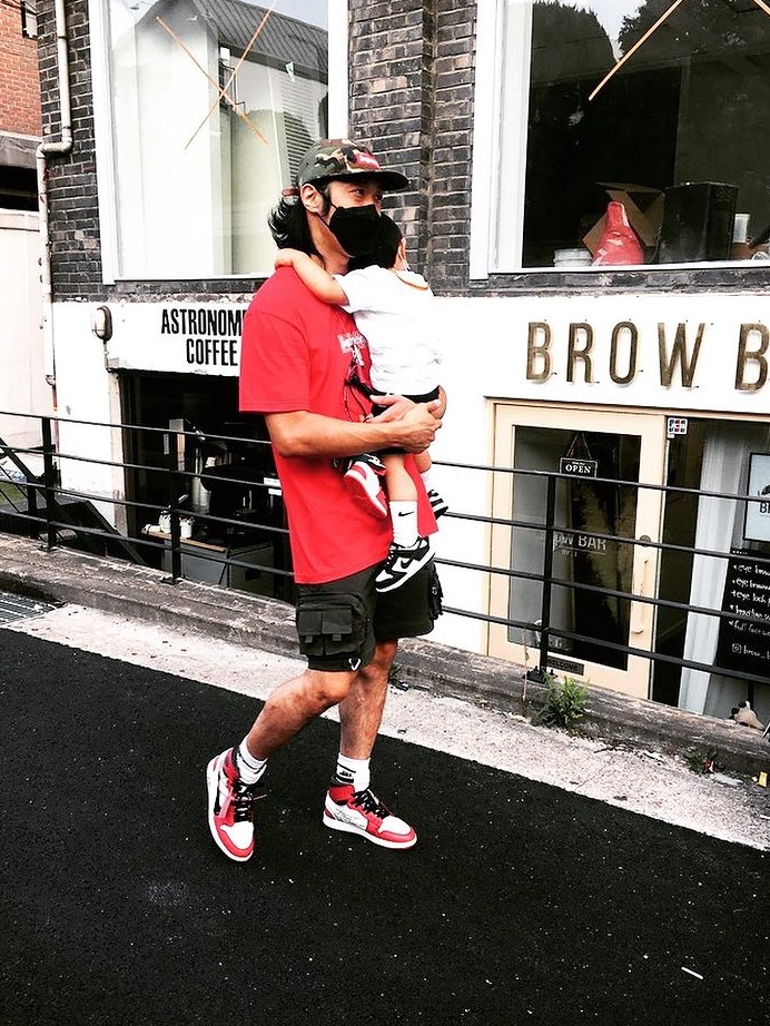 Jordan 1 x Off-White Retro High Chicago The Ten, (TD) Nike Dunk Low Black 착용 스타일 - 1