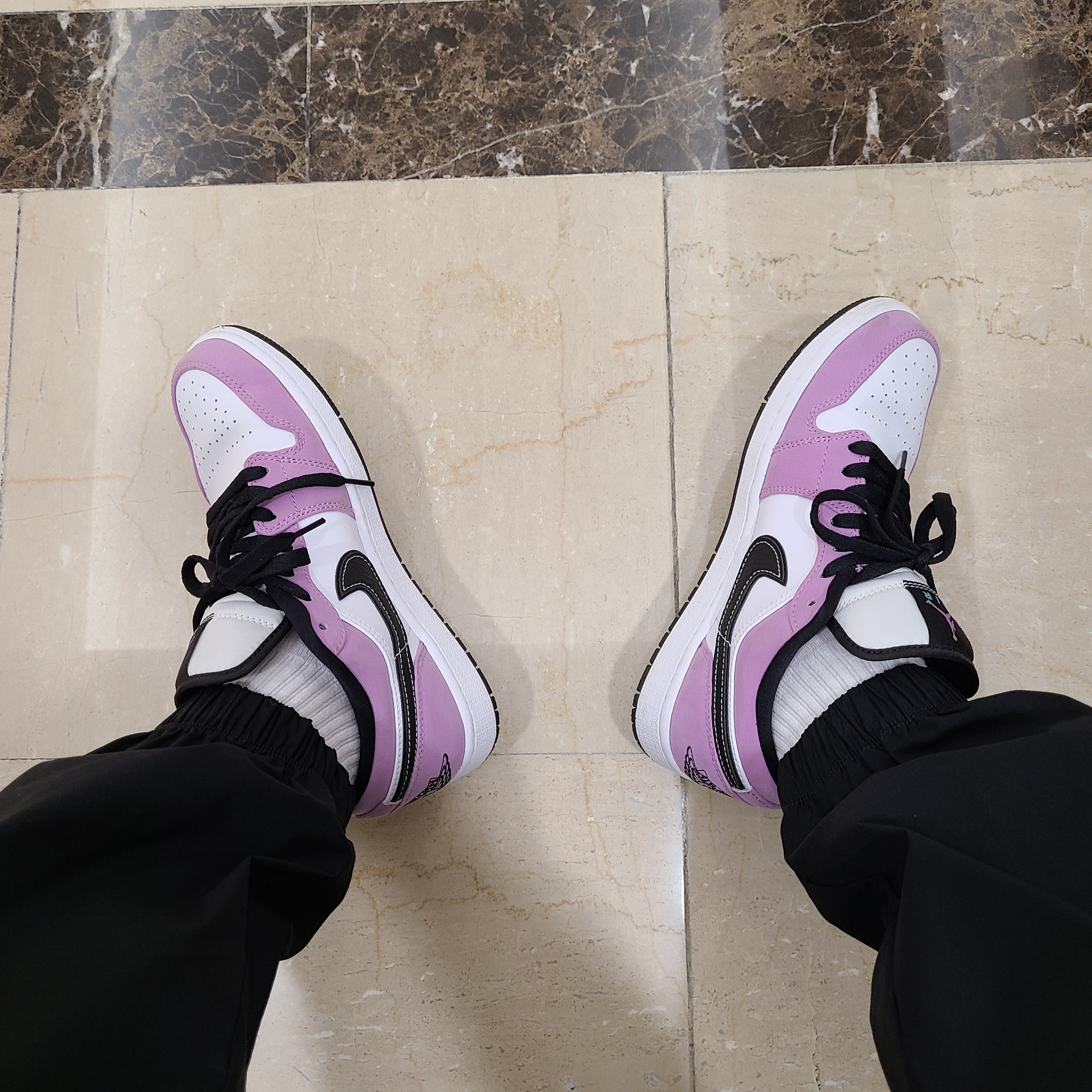 Jordan 1 Low SE Violet Shock 착용 스타일