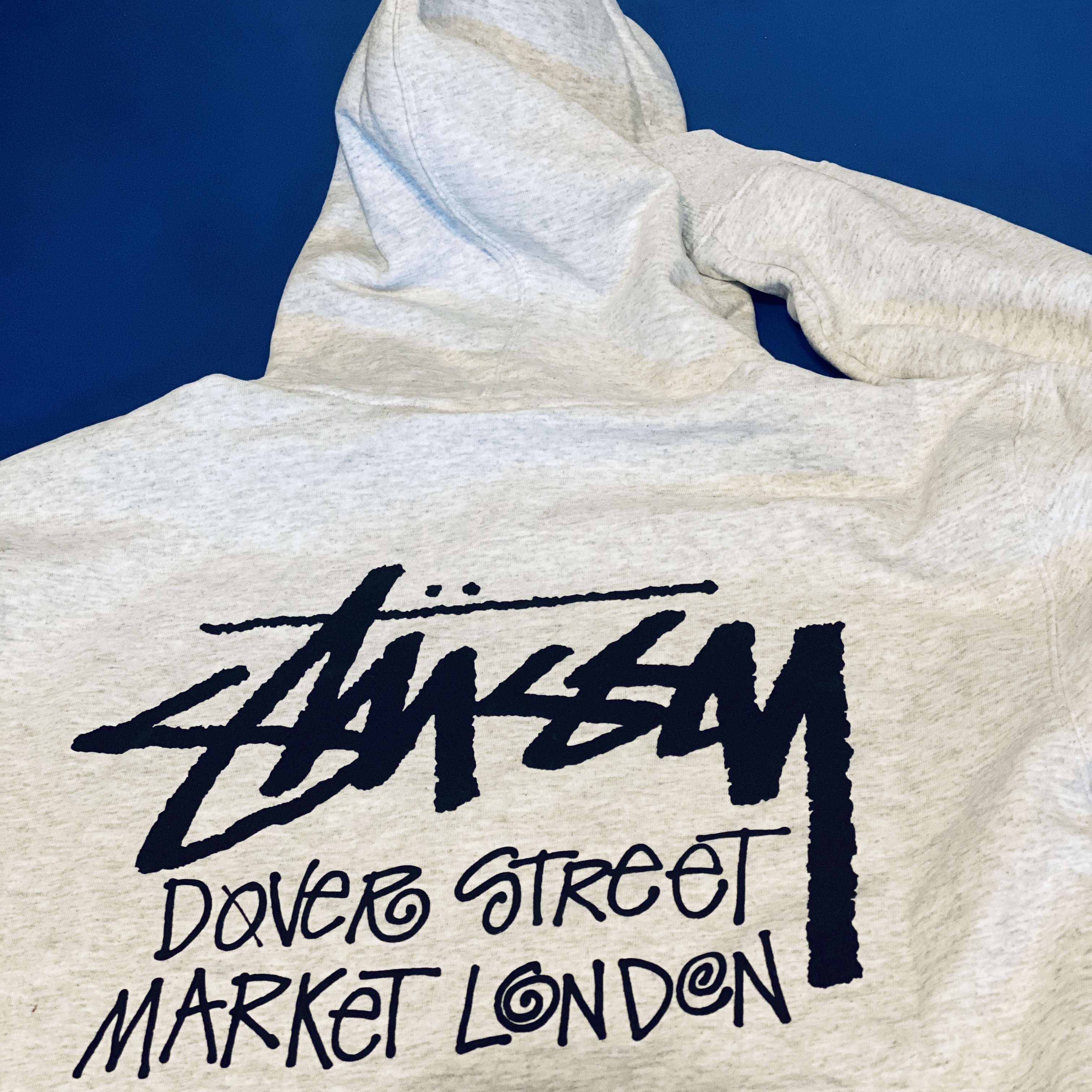 Stussy Stock DSM London Hoodie Ash Heather 2021, Jordan 1 Low Dark Powder Blue 착용 스타일 - 4
