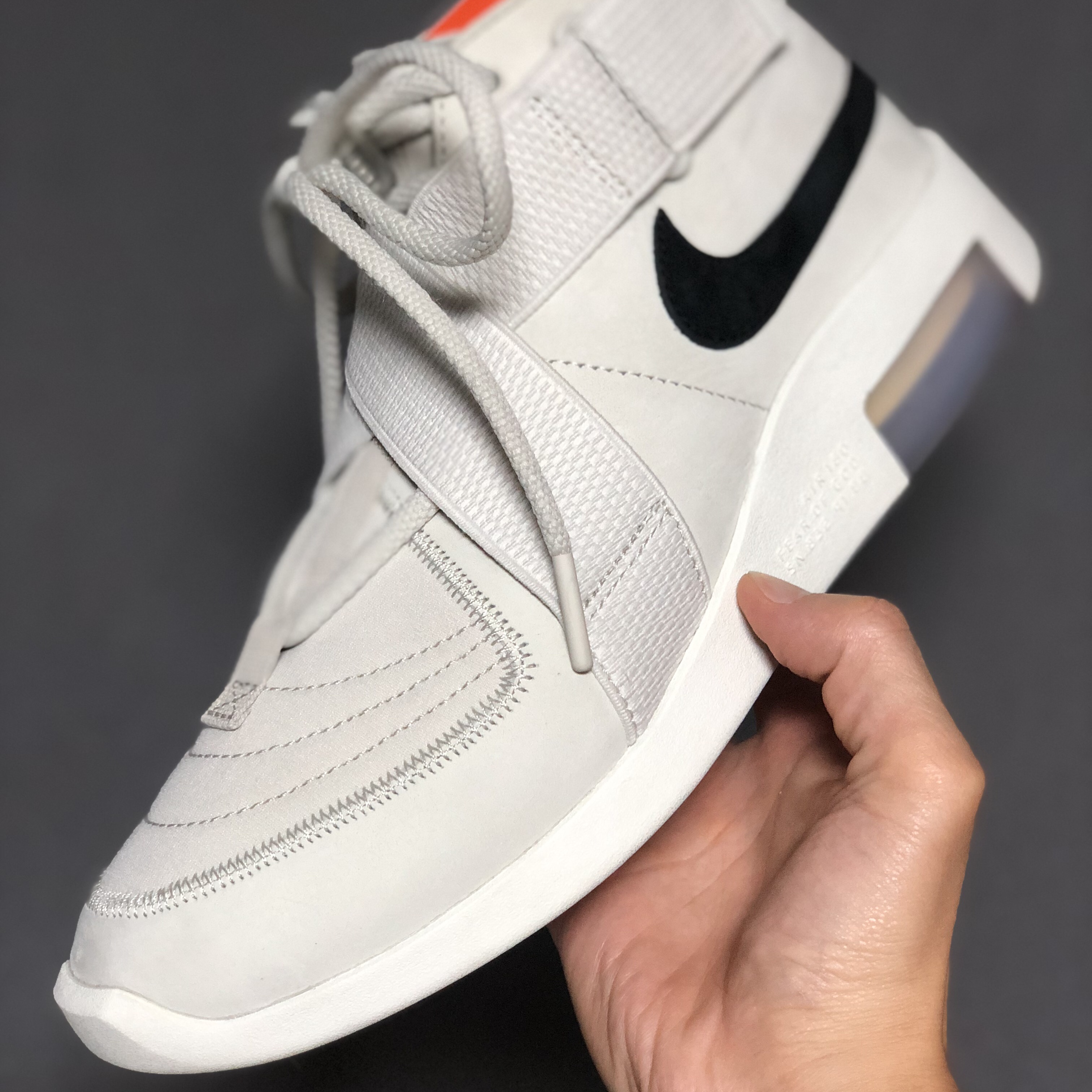 Nike x Fear of God Air Fear of God Raid Light Bone 착용 스타일 - 4
