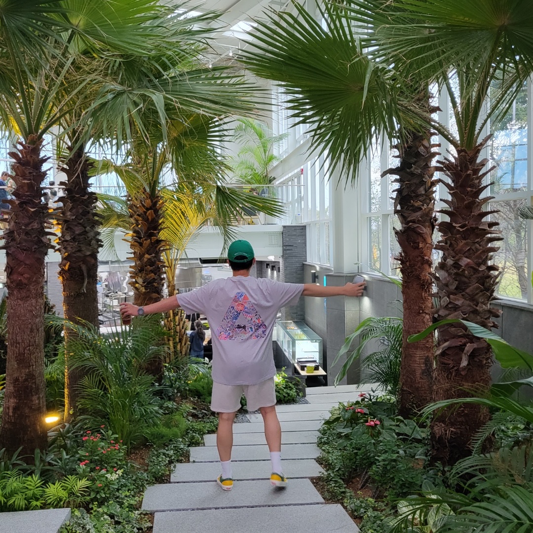 Palace Tri-Sticker Pack T-Shirt Grey Marl - 21FW, Essentials Sweatshorts Oatmeal - 21SS 착용 스타일 - 2