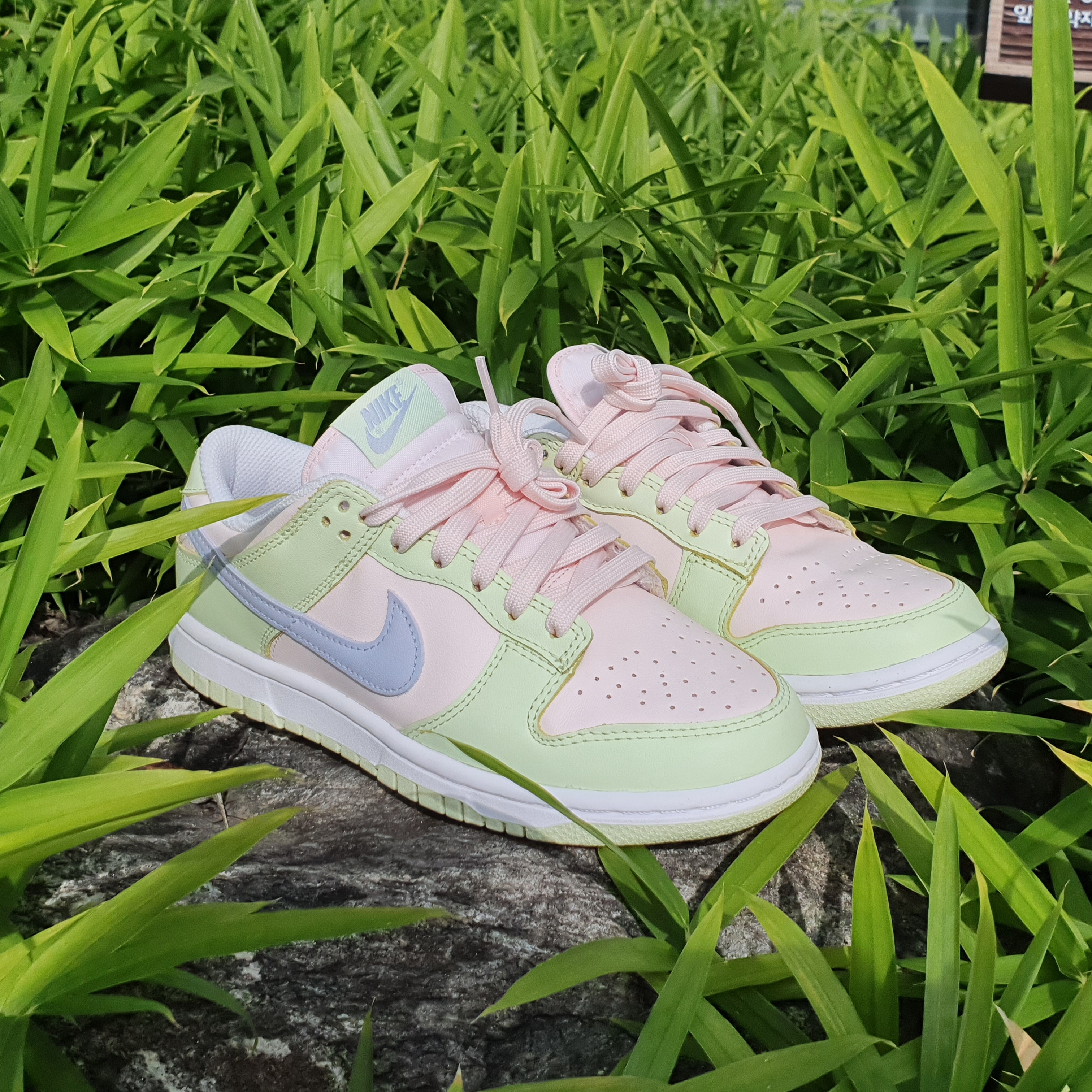 (W) Nike Dunk Low Light Soft Pink 착용 스타일 - 4