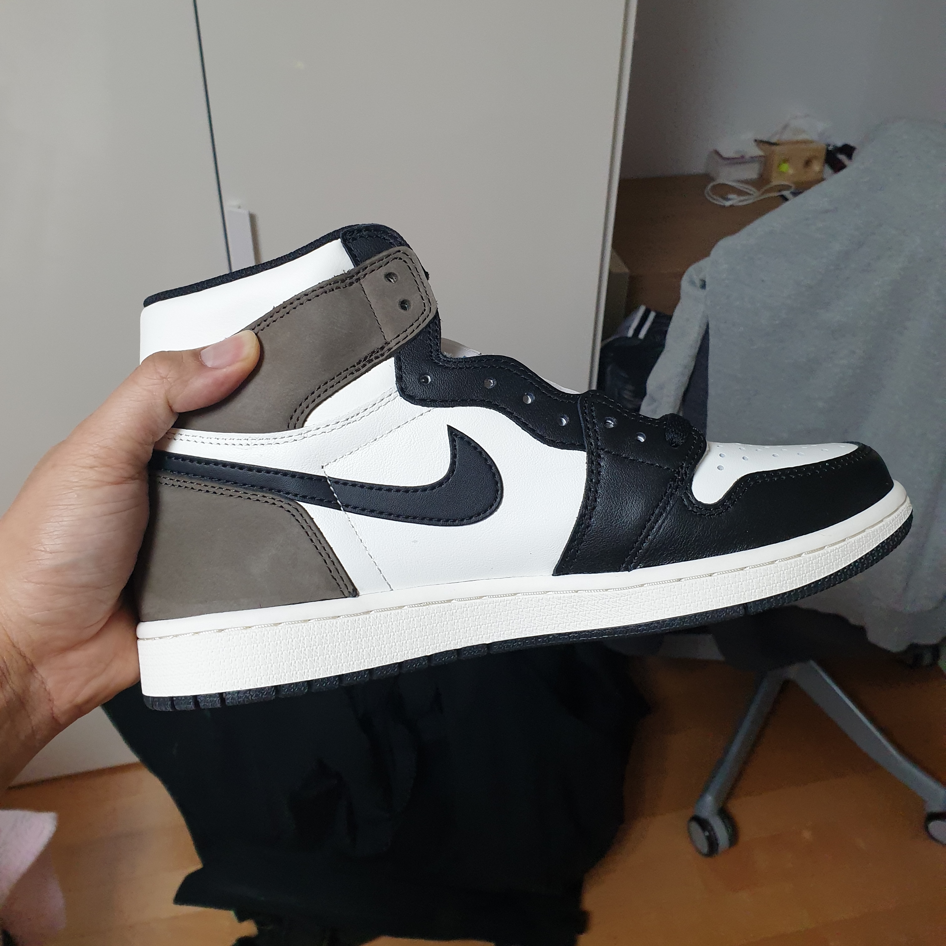 Jordan 1 Retro High OG Black Mocha 착용 스타일