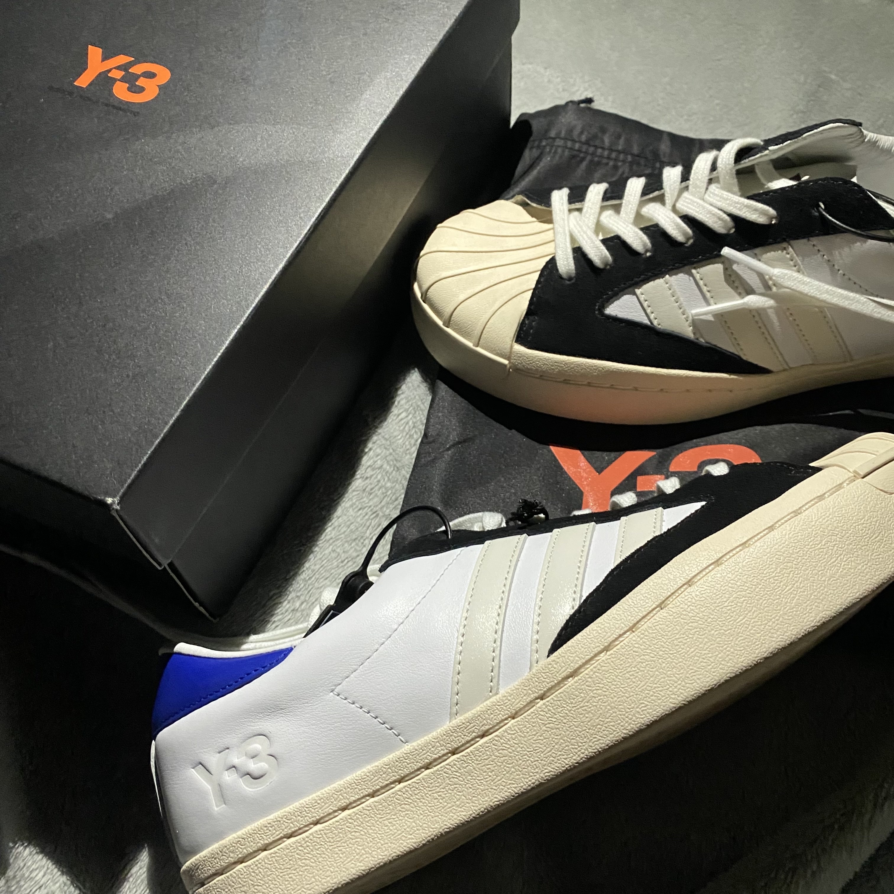 Y-3 Yohji Star Cloud White Bold Blue 착용 스타일 - 1