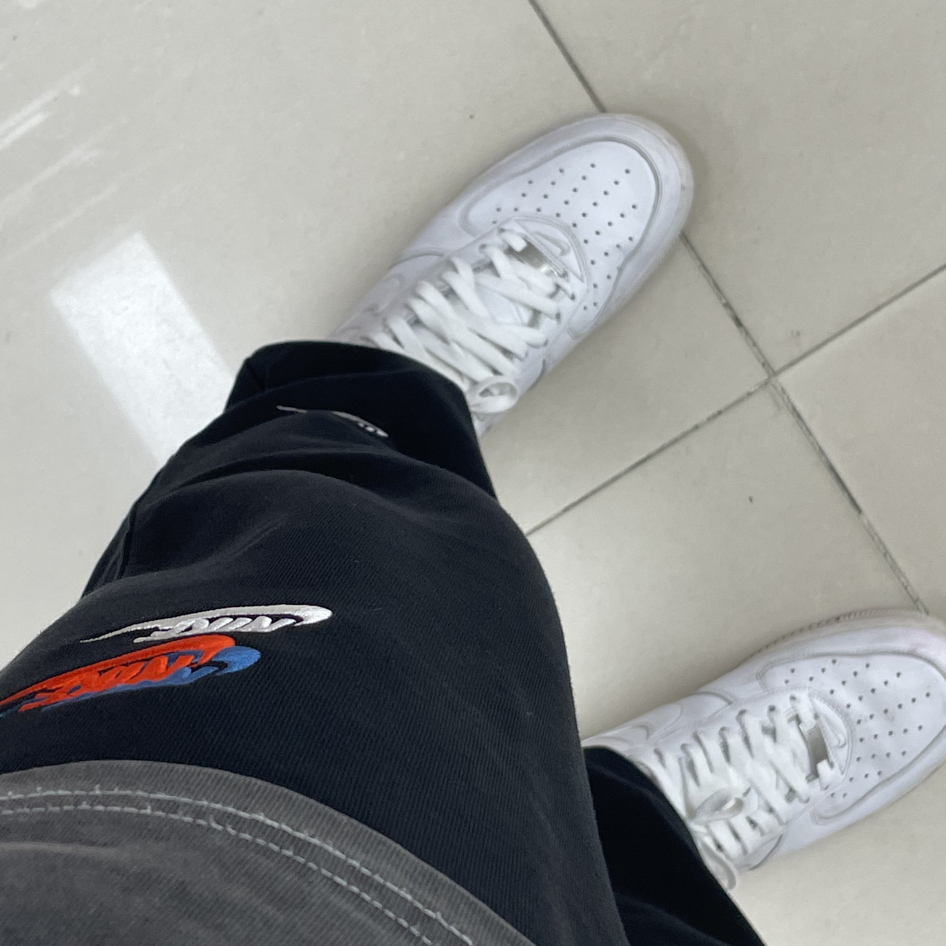 Nike x Supreme Air Force 1 Low White, IAB Studio Pigment T-Shirt Black 착용 스타일