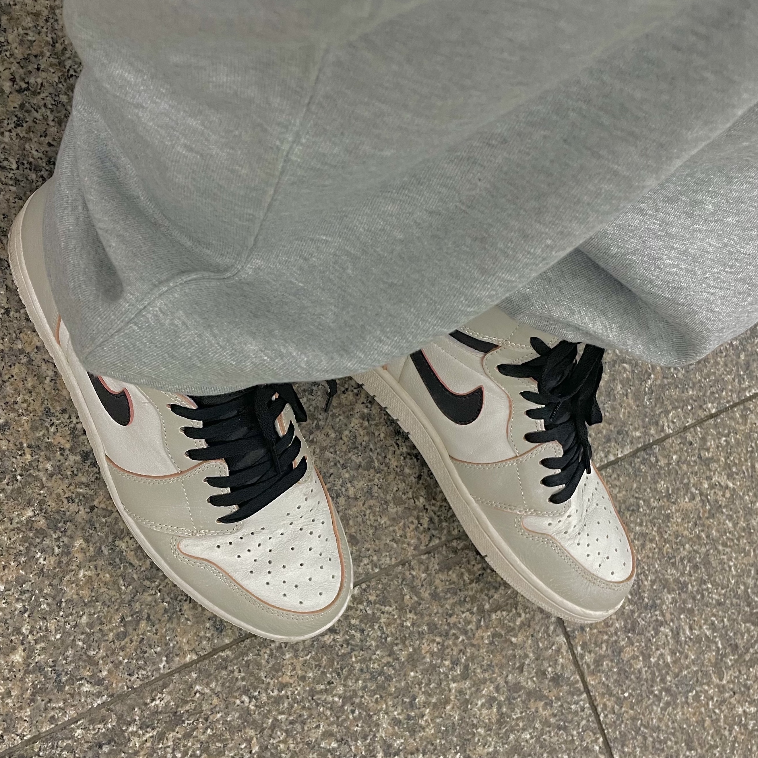Jordan 1 Retro High OG Defiant SB NYC to Paris, Nike x Stussy NRG ZR Fleece Pants Heather Grey - US/EU 착용 스타일 - 1
