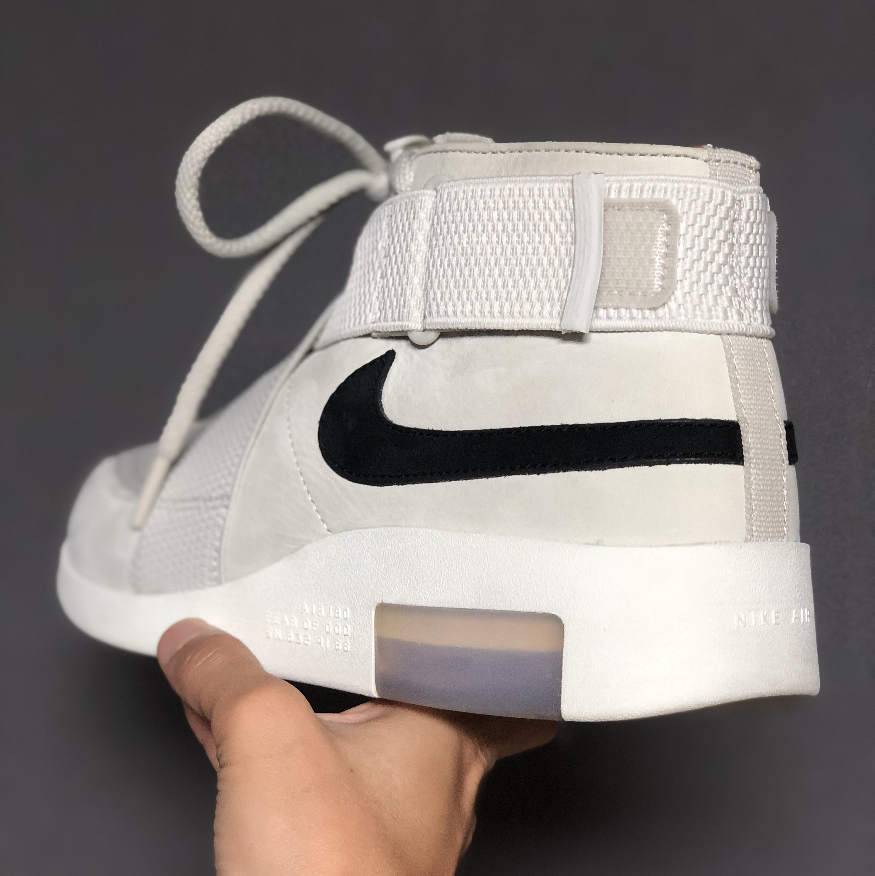 Nike x Fear of God Air Fear of God Raid Light Bone 착용 스타일 - 5