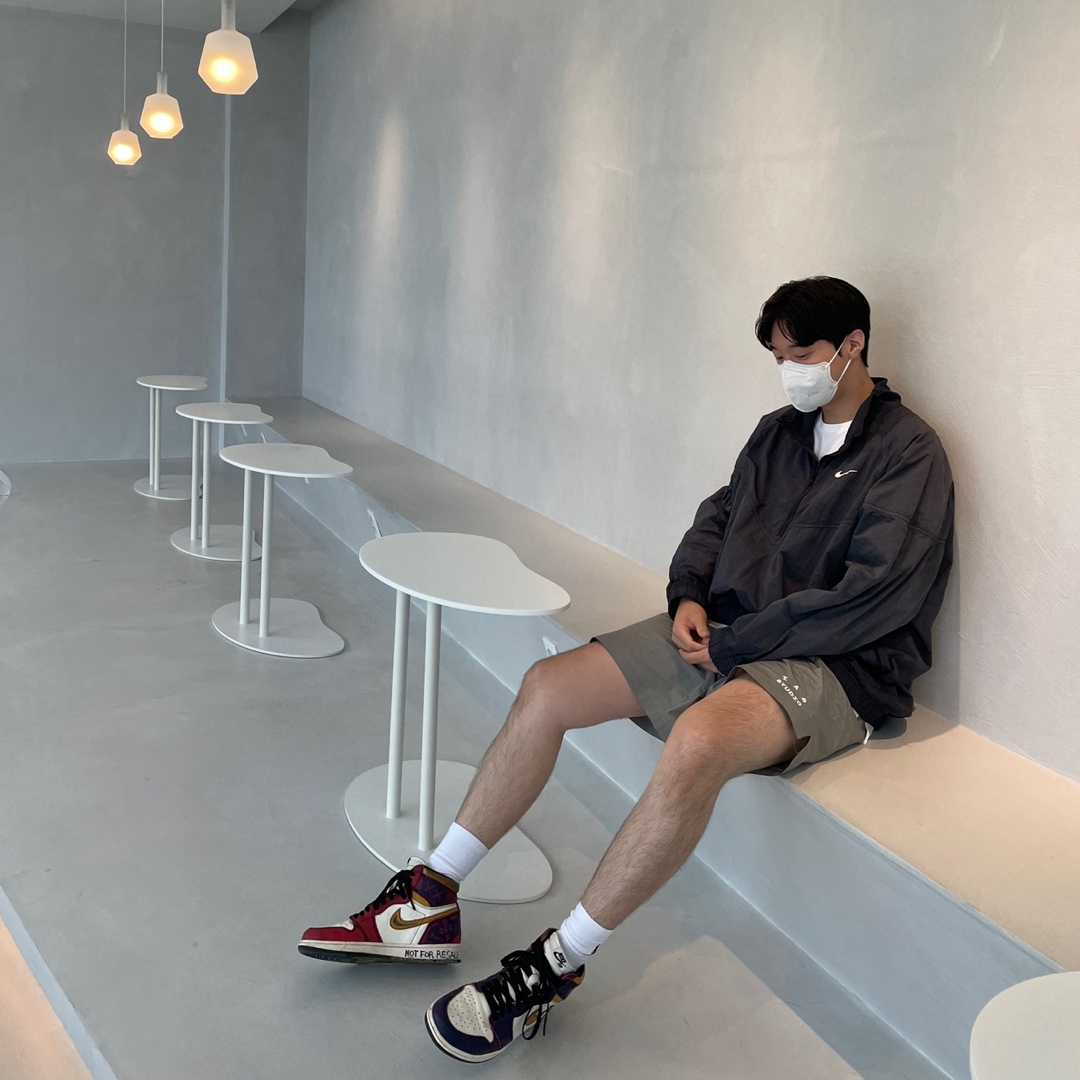 Nike x Stussy Windrunner Jacket Off Noir, IAB Studio Woven Shorts Gray 착용 스타일