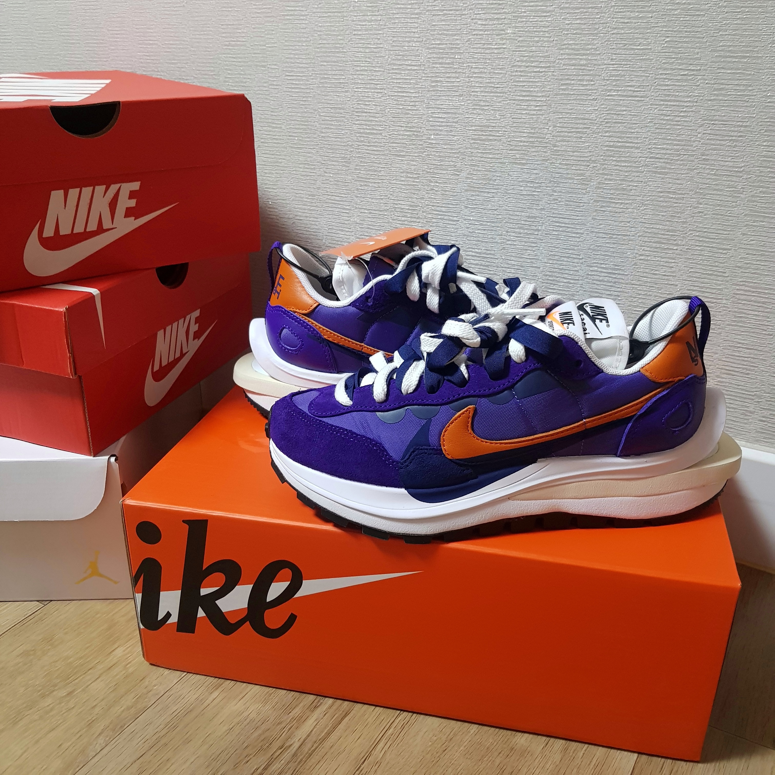 Nike x Sacai VaporWaffle Dark Iris 착용 스타일