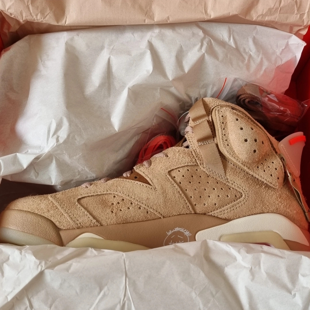 Jordan 6 x Travis Scott Retro SP British Khaki 착용 스타일